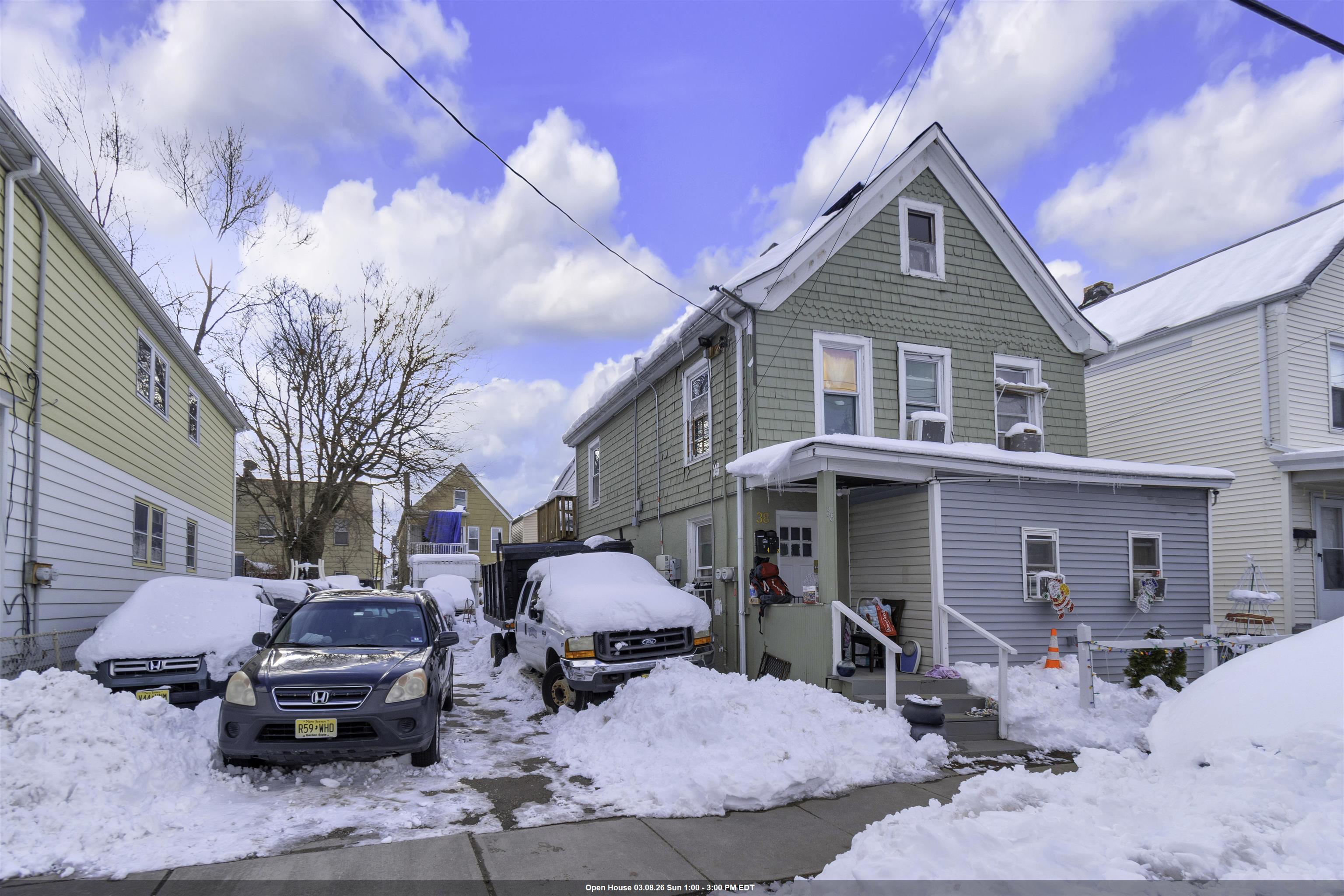 38 HARRISON PL - Photo 1