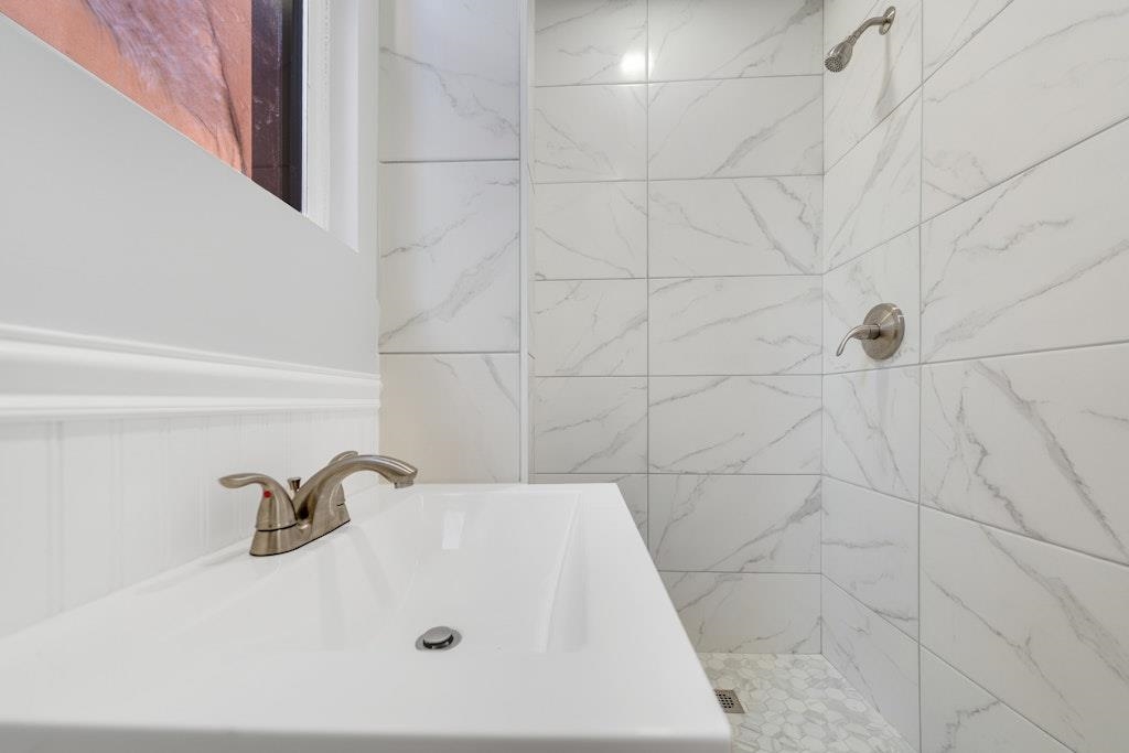 274 OGDEN AVE - Photo 3