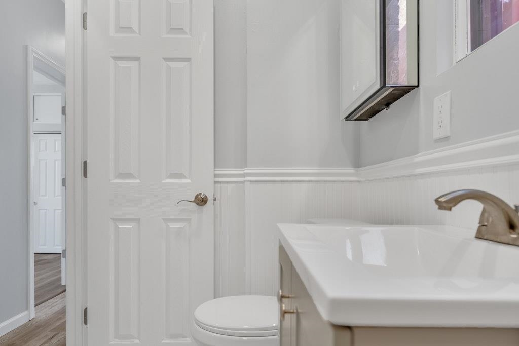 274 OGDEN AVE - Photo 4