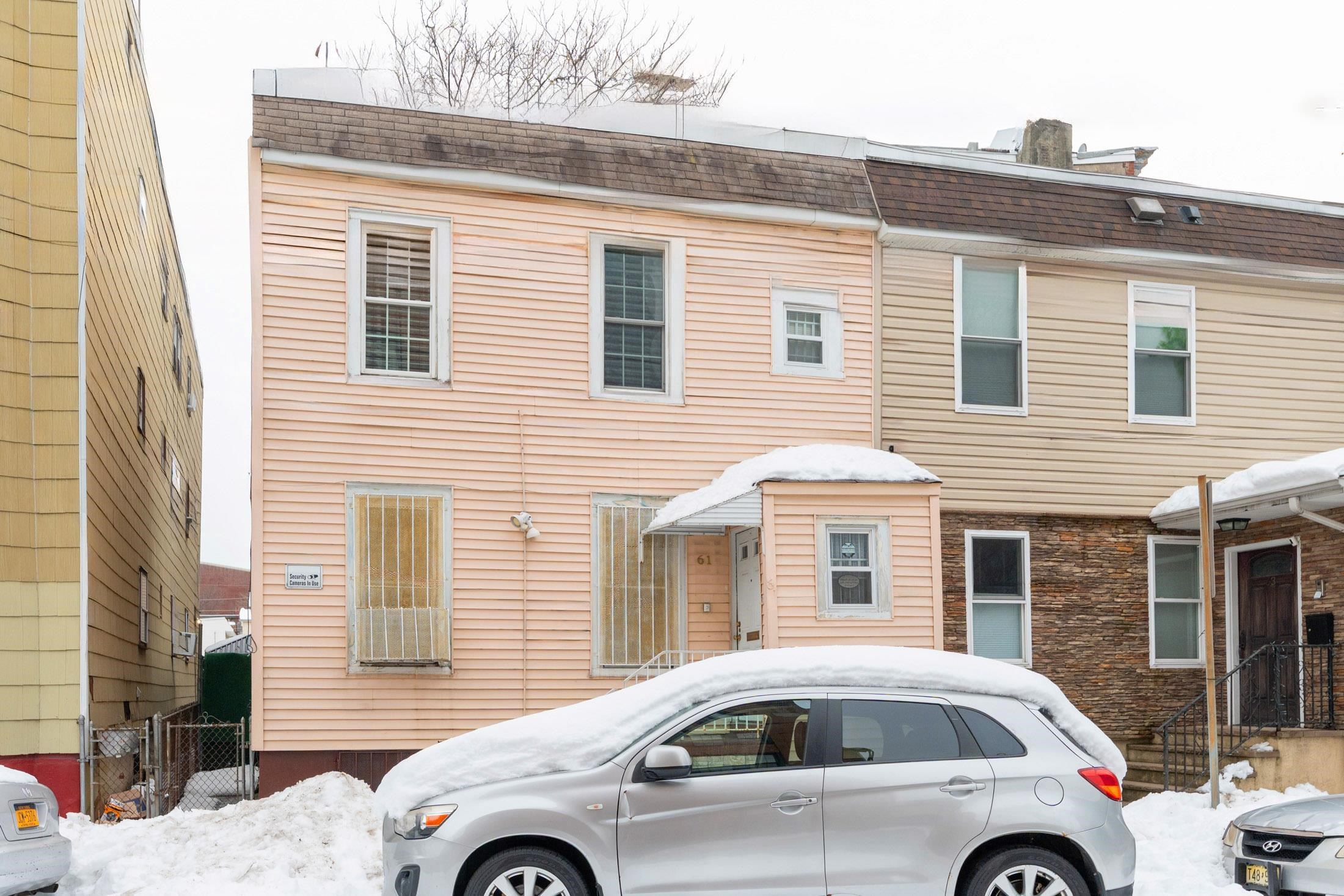 61 VROOM ST - Photo 1