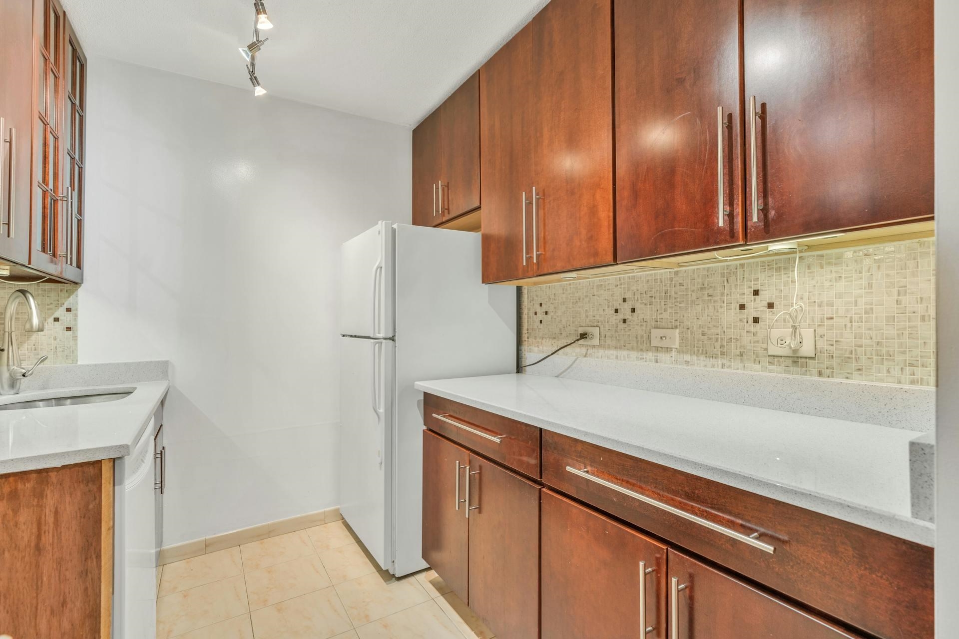 7004 BLVD EAST - Photo 5