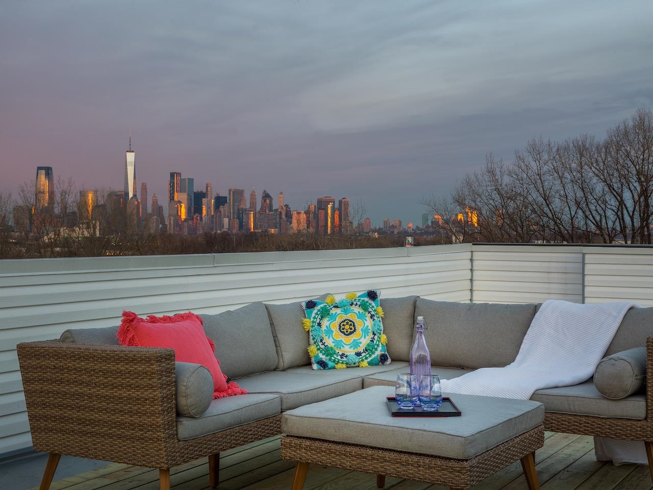 98 VAN HORNE ST - Photo 1