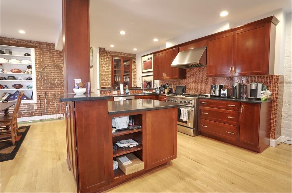 739 BLOOMFIELD ST - Photo 3