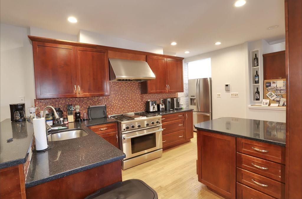 739 BLOOMFIELD ST - Photo 4