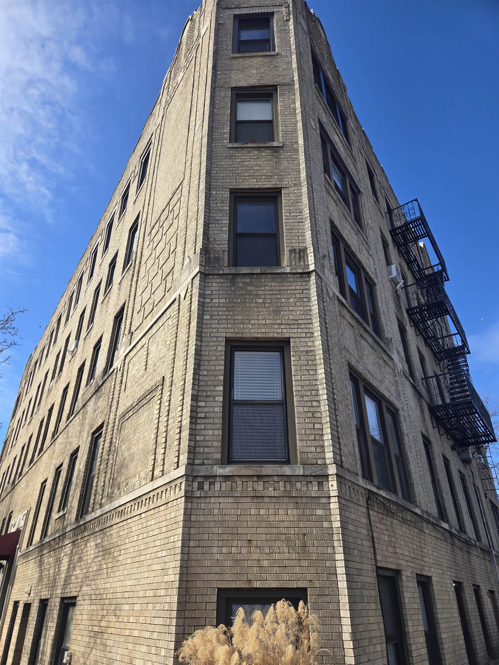 787 SUMMIT AVE - Photo 2