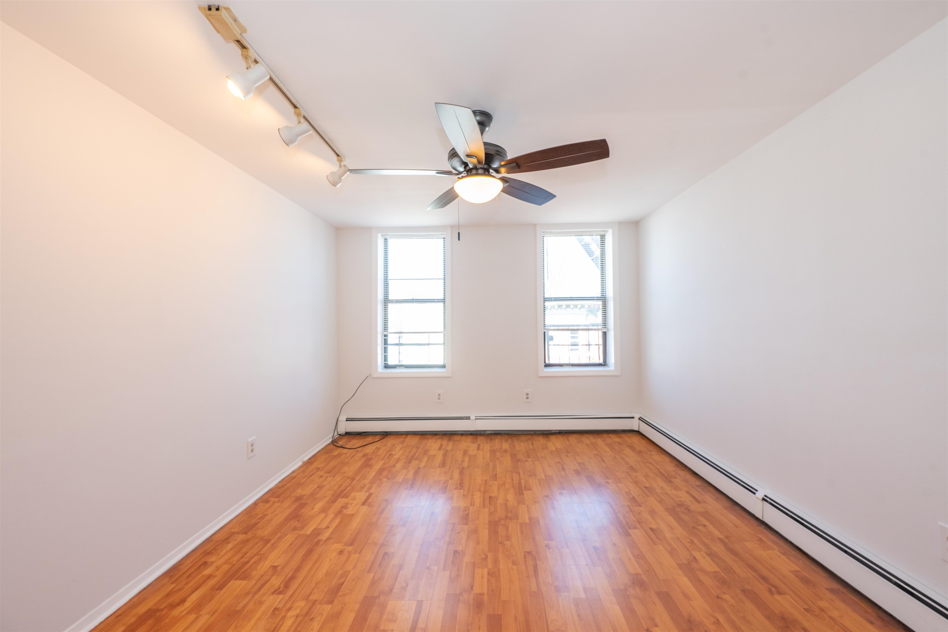 787 SUMMIT AVE - Photo 3