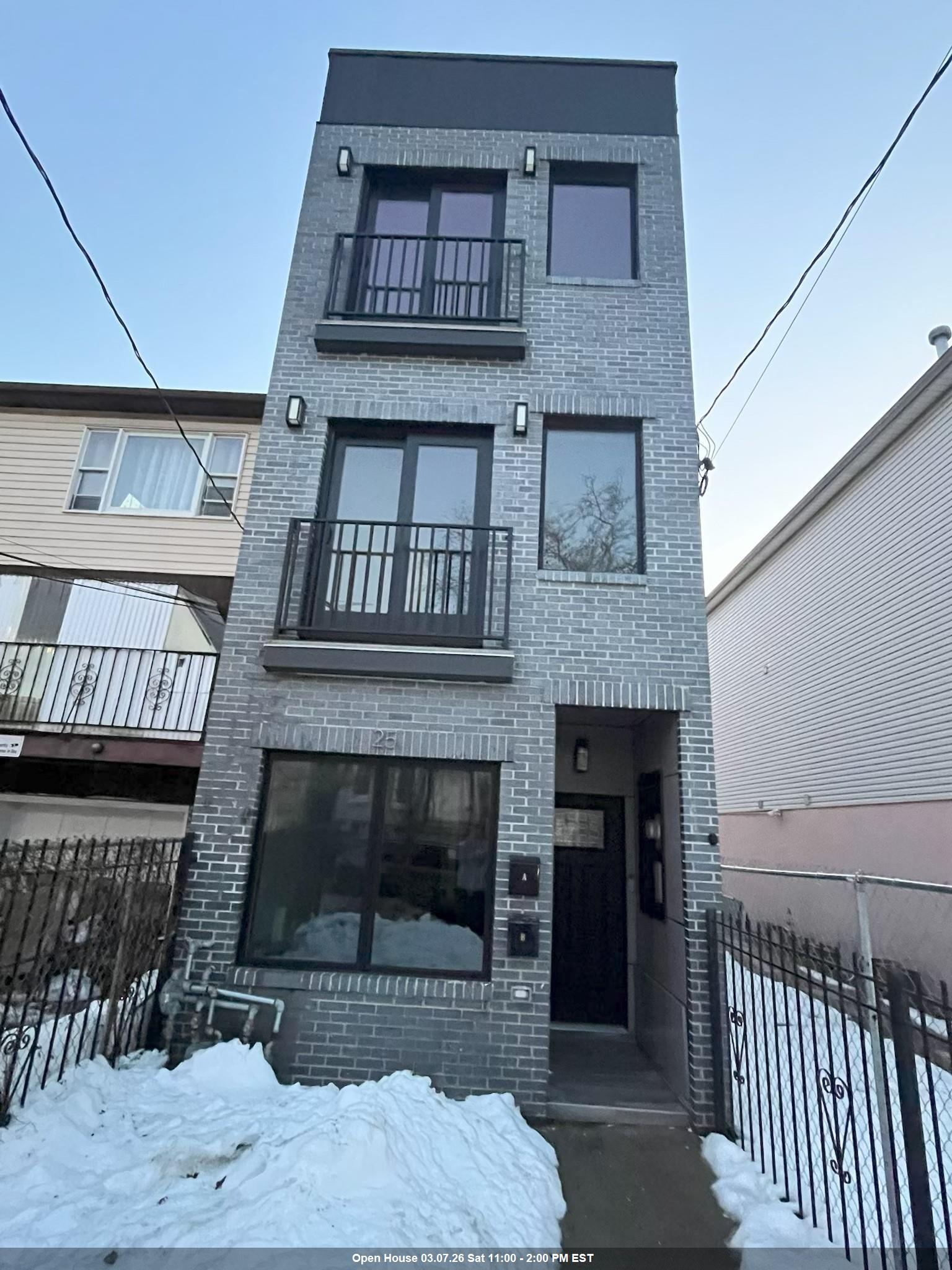 25 JEWETT AVE - Photo 1