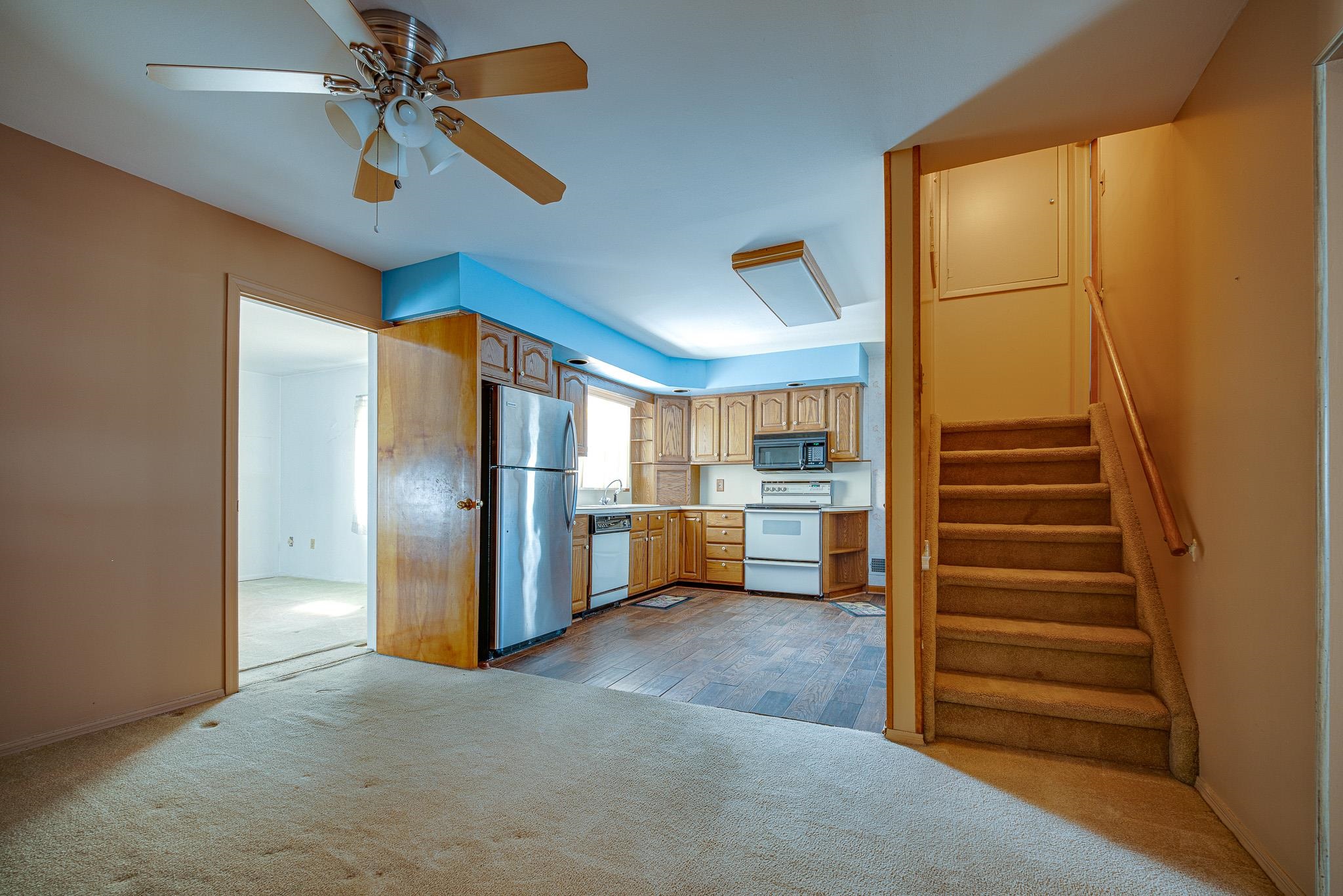 1074 GARRY TERRACE - Photo 3