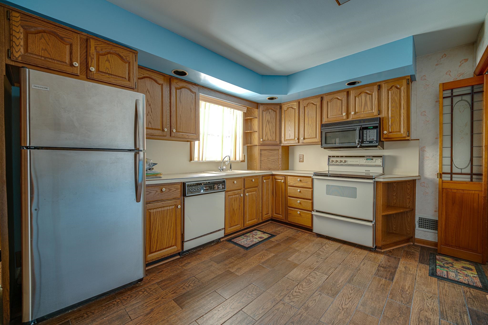 1074 GARRY TERRACE - Photo 4