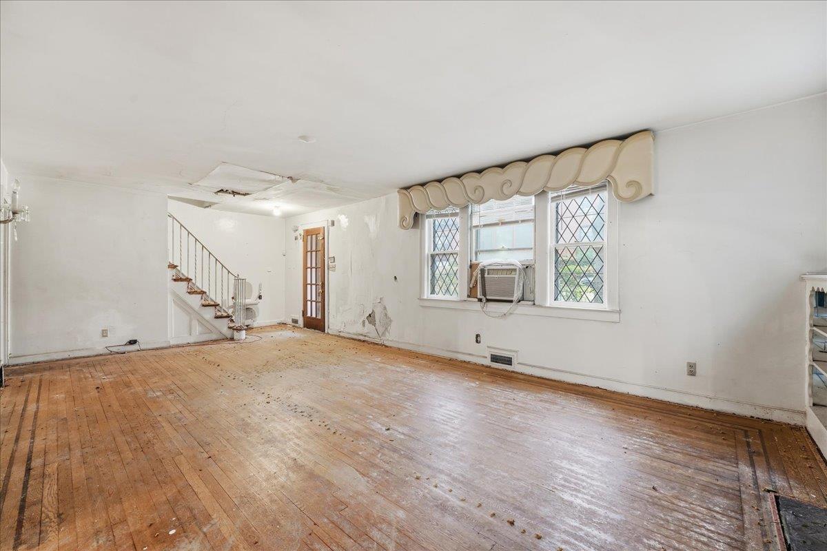 360 ARLINGTON AVE - Photo 4