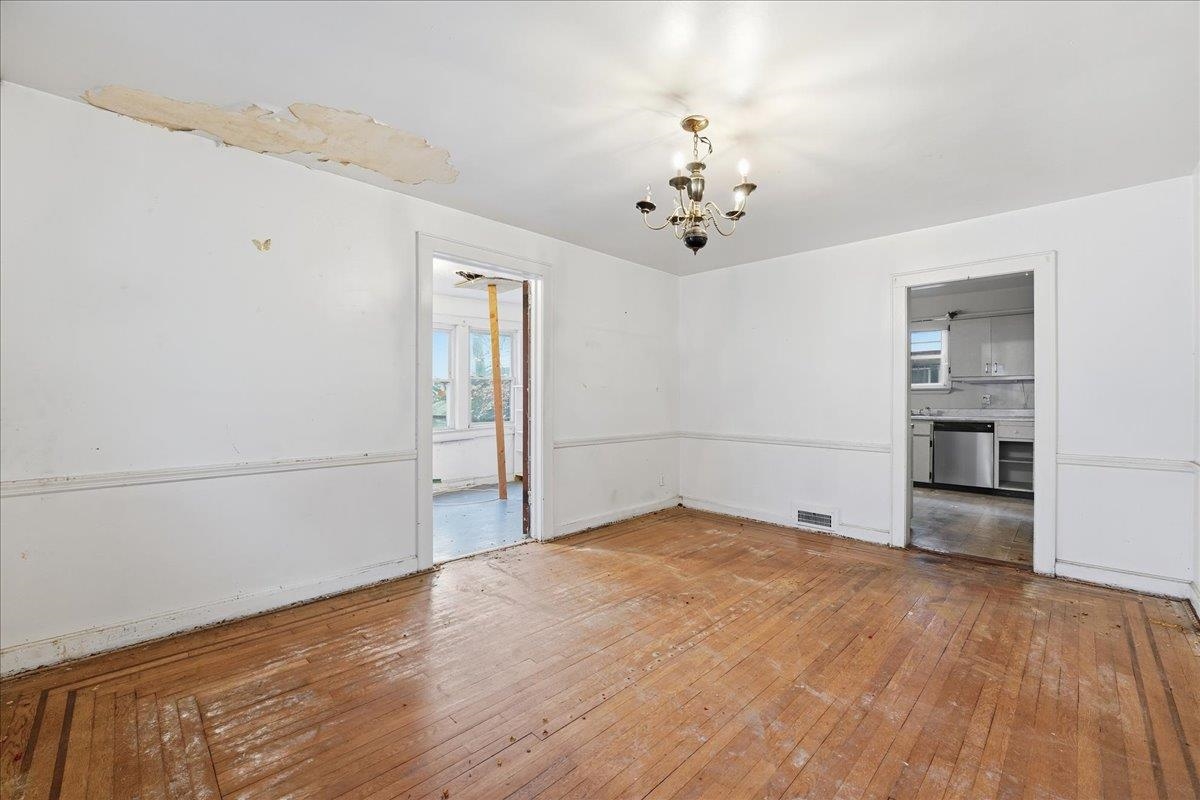 360 ARLINGTON AVE - Photo 5