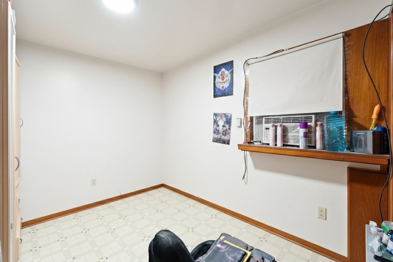 15 CARLTON AVE - Photo 4