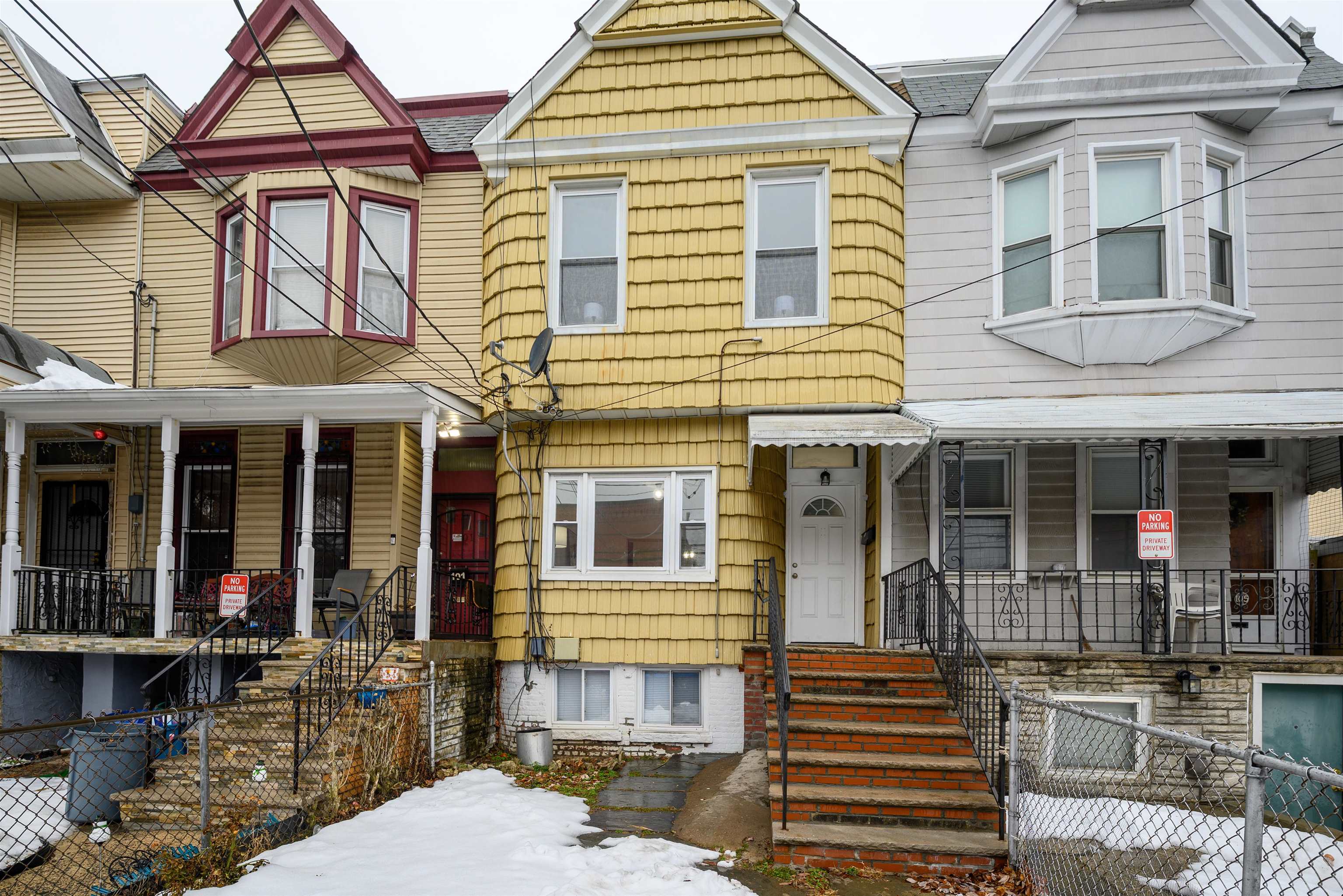 103 CRESCENT AVE - Photo 1