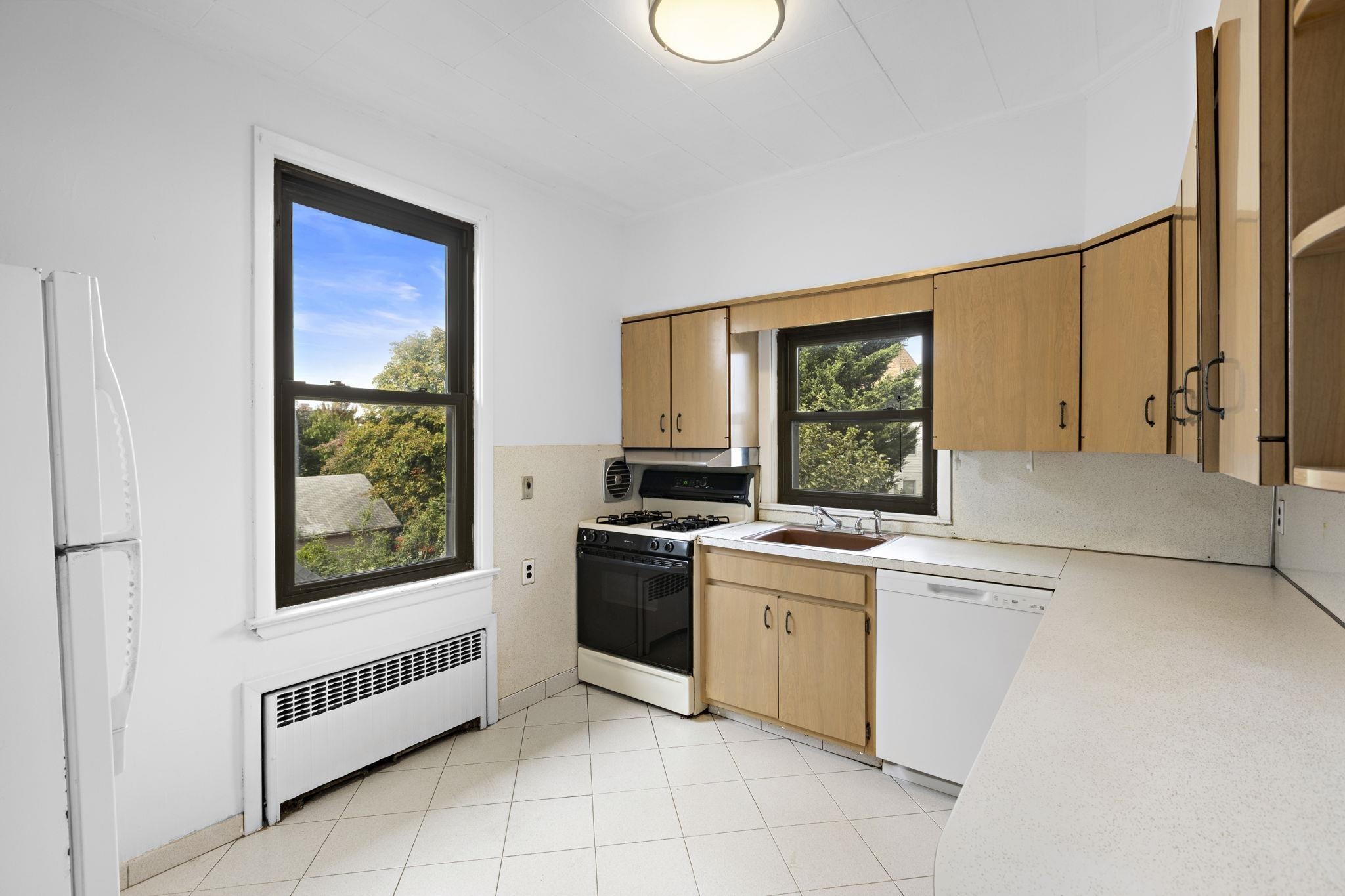 54-56 CLIFTON TERRACE - Photo 4