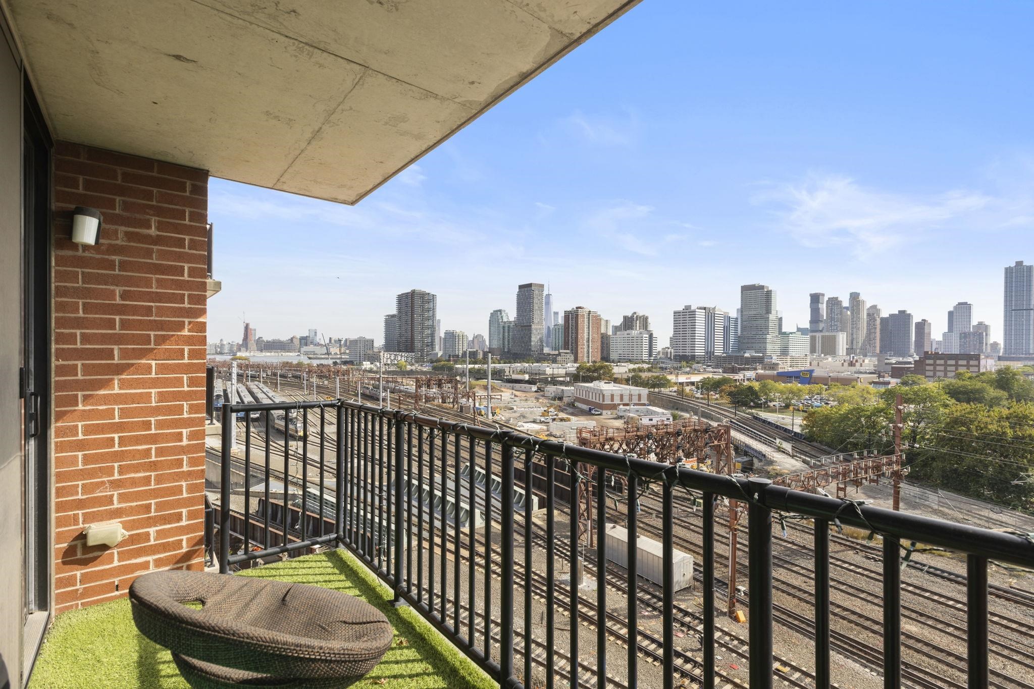 700 GROVE ST Unit: 9-M