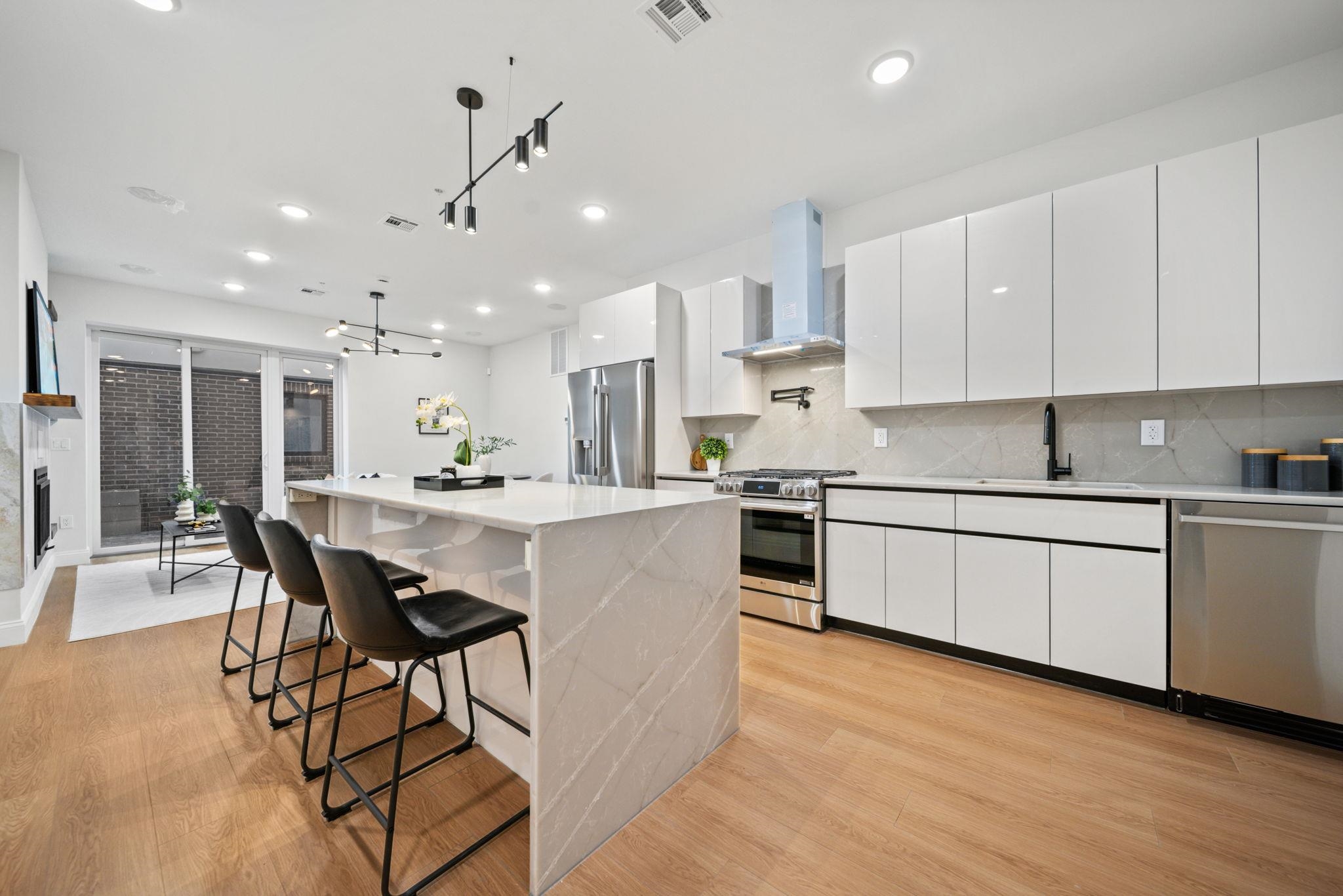 192 CAMBRIDGE AVE Unit: A