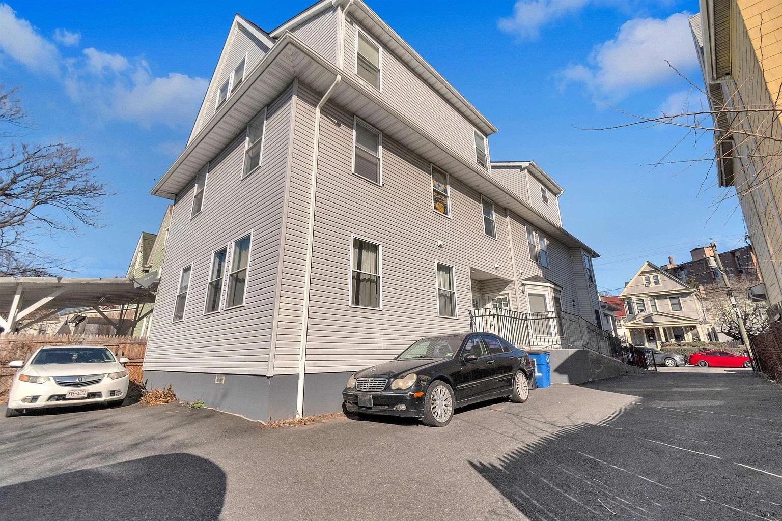 133 PEARSALL AVE - Photo 2