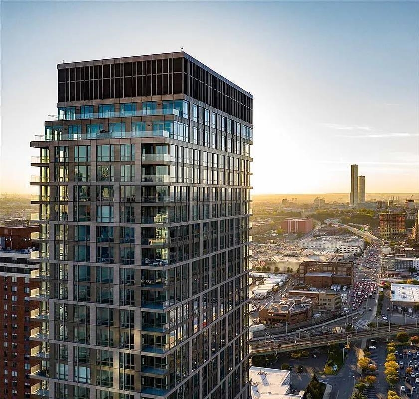 75 PARK LANE SOUTH #304