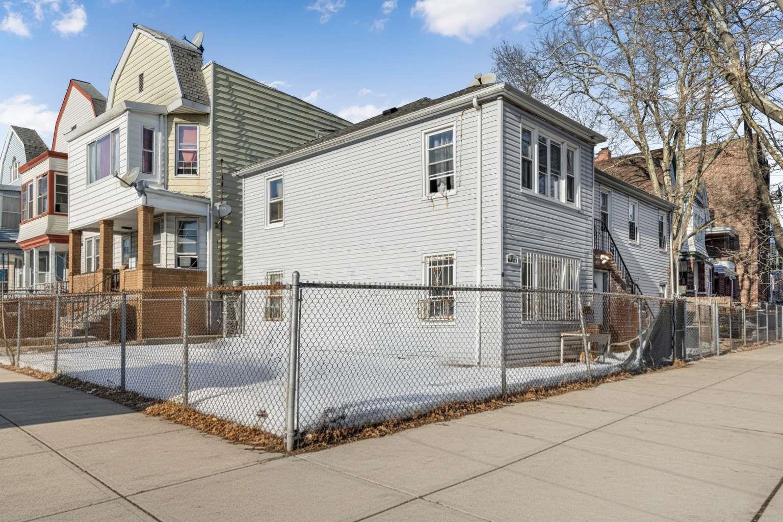 70 WARNER AVE - Photo 1