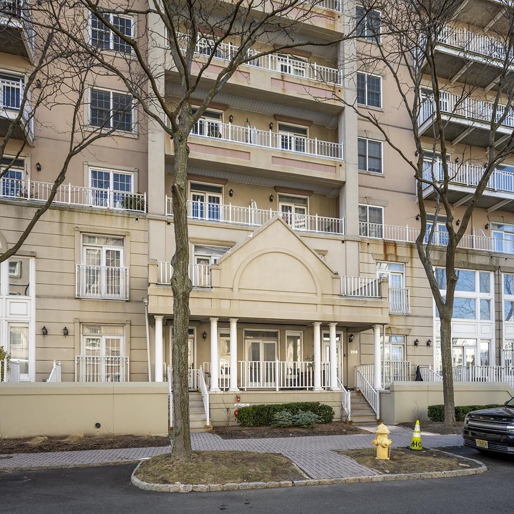 206 SHEARWATER CT WEST #61