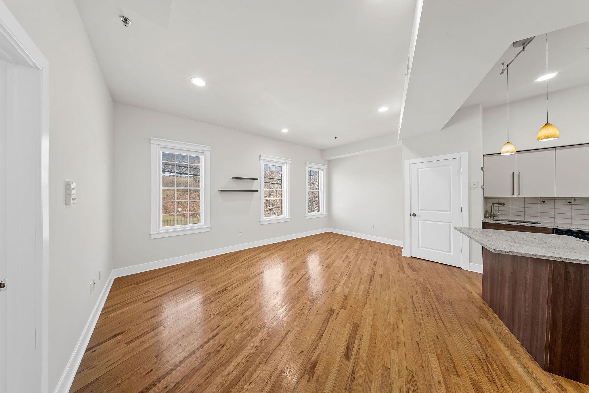 473 NEWARK AVE - Photo 4