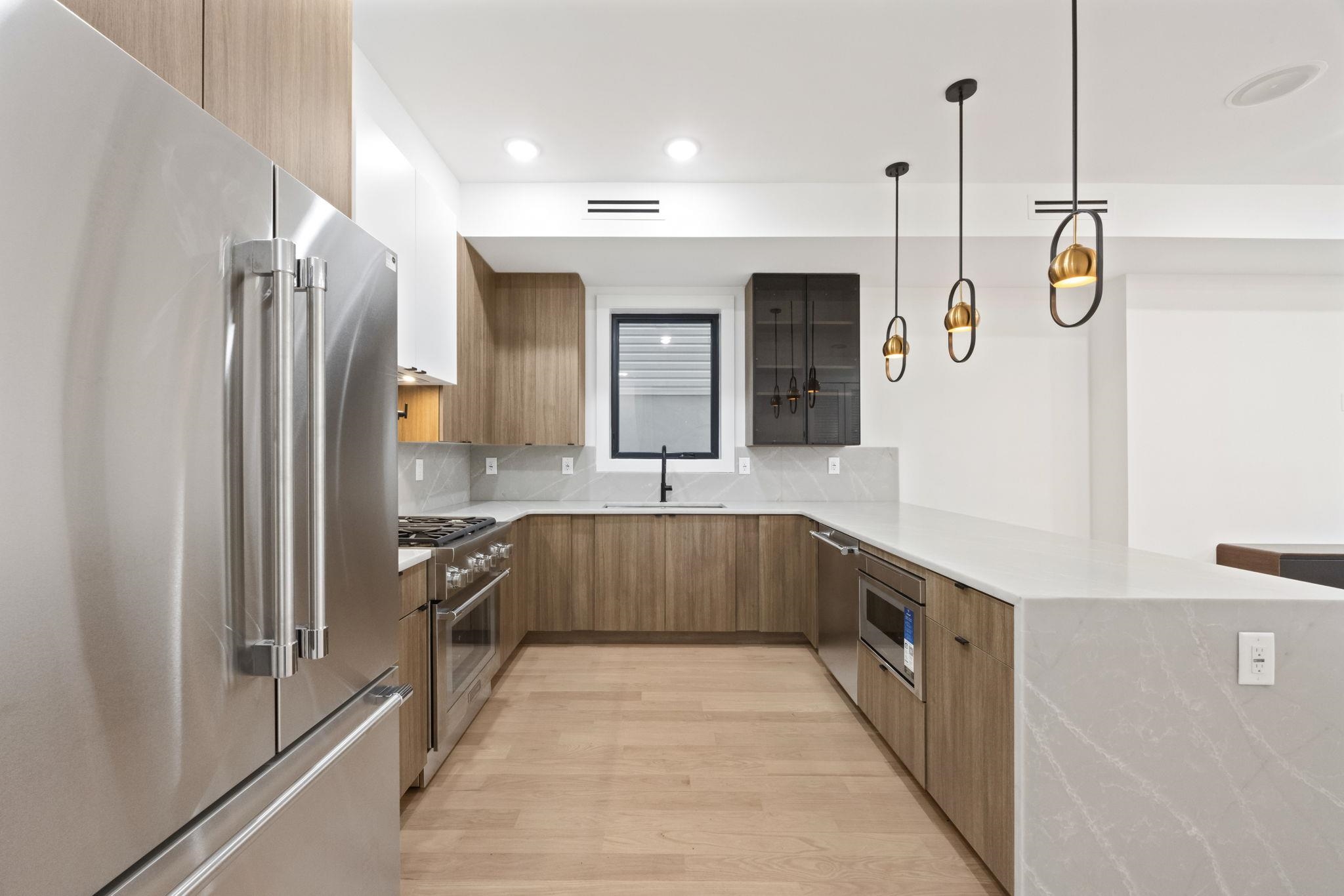 33 GRAHAM ST - Photo 1