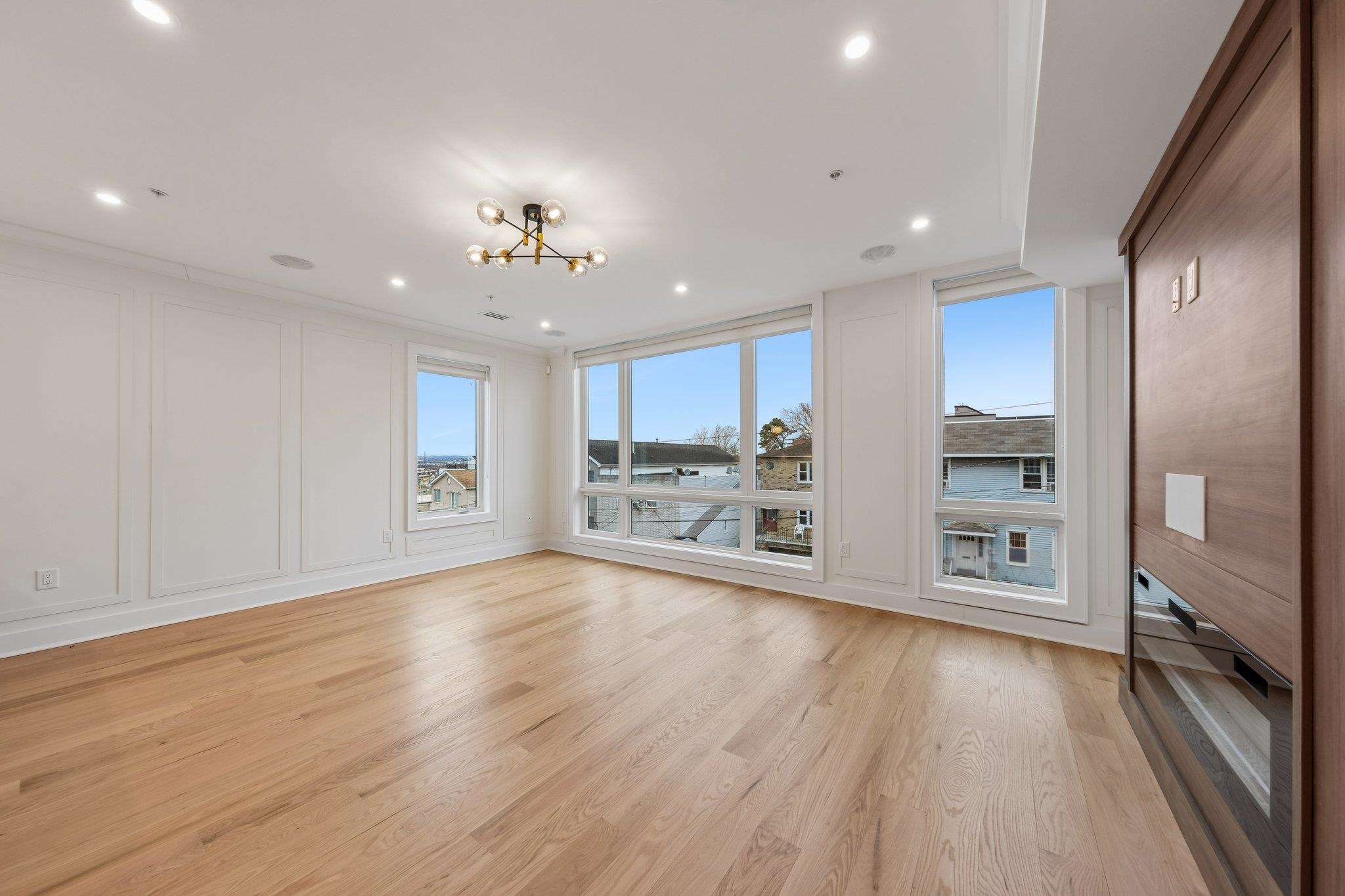 183 ZABRISKIE ST #3