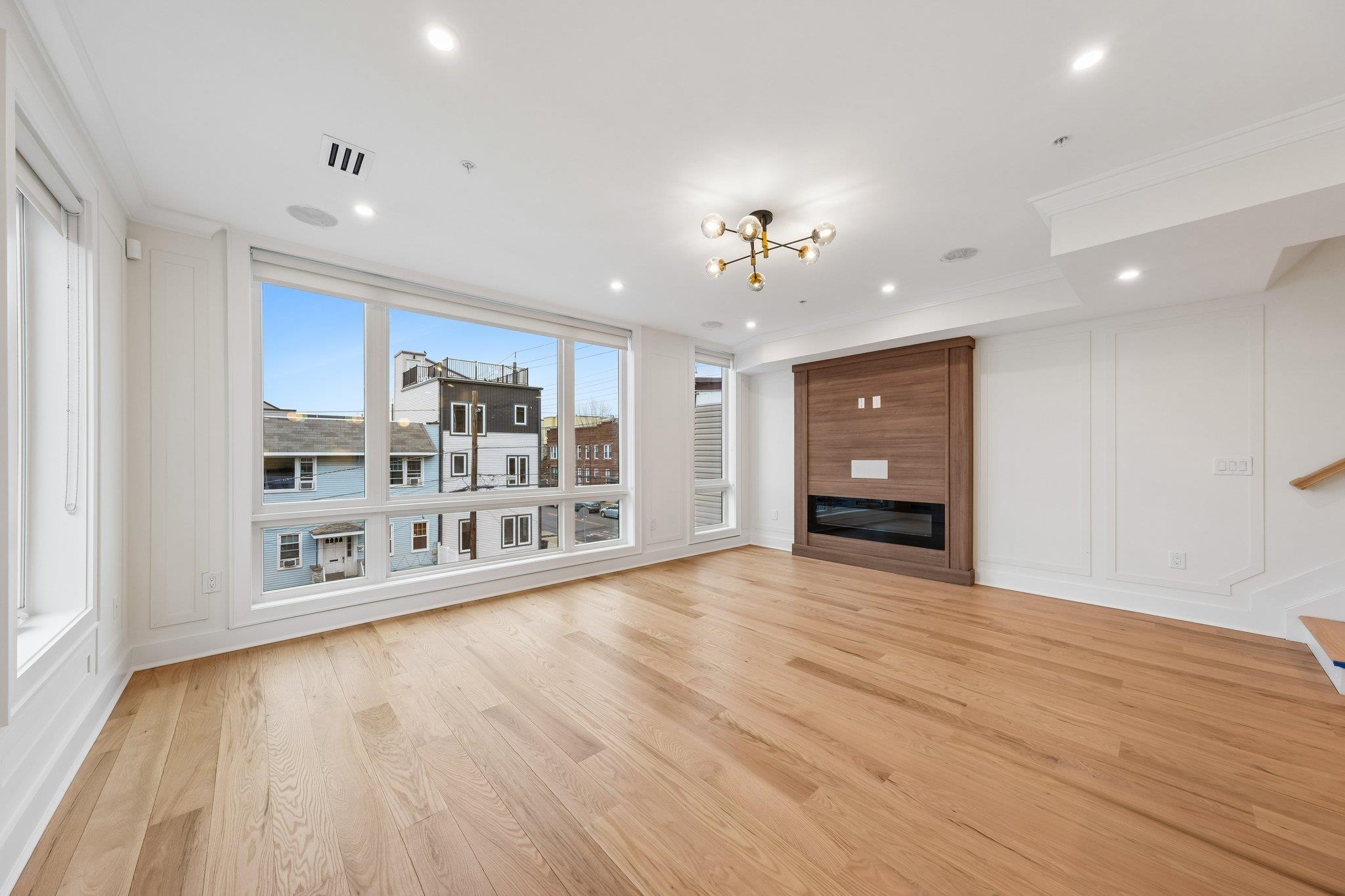 183 ZABRISKIE ST #3