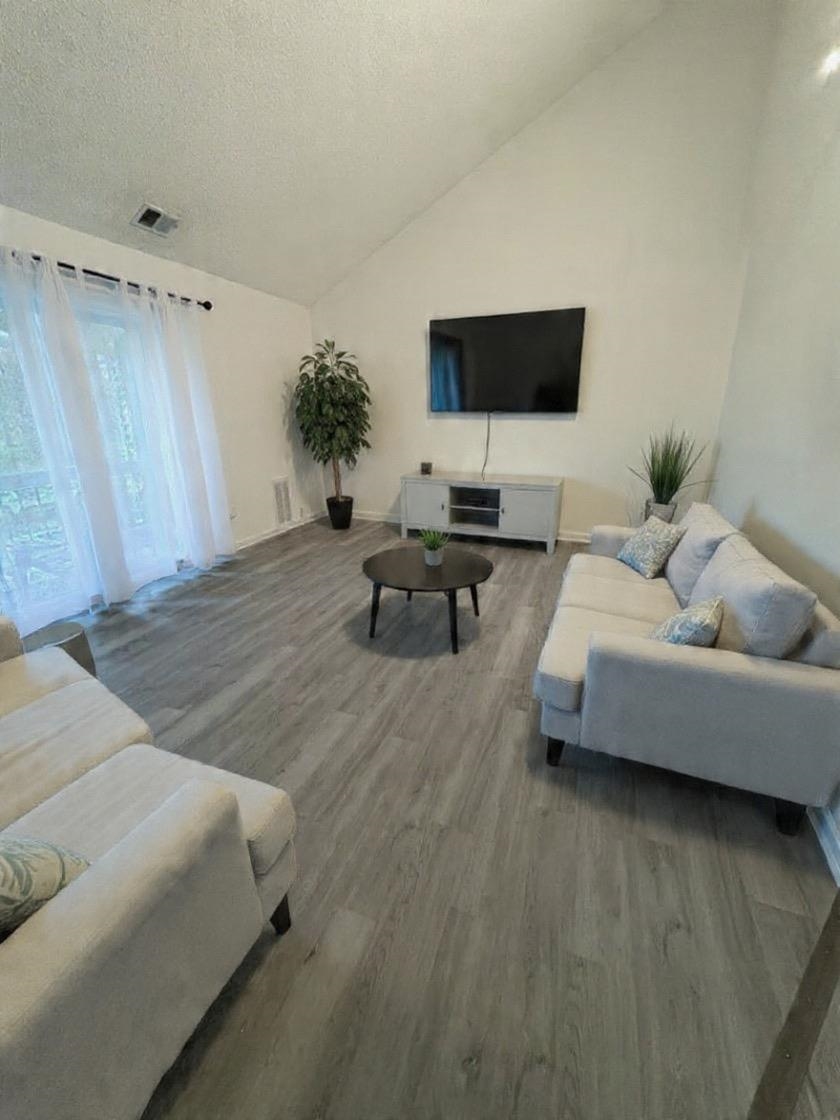 107 SUNSHINE CT - Photo 2