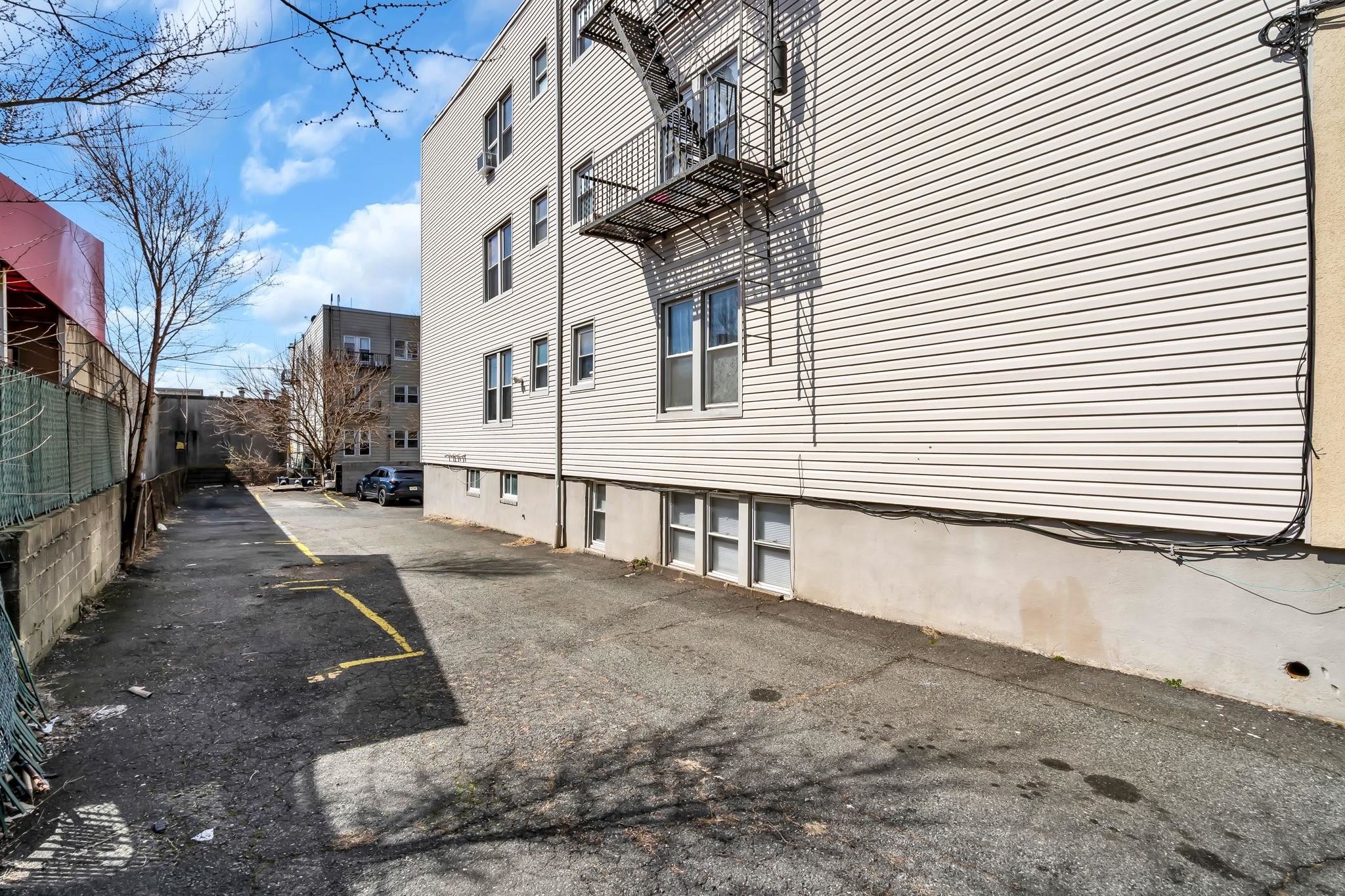 305 CATOR AVE #1B