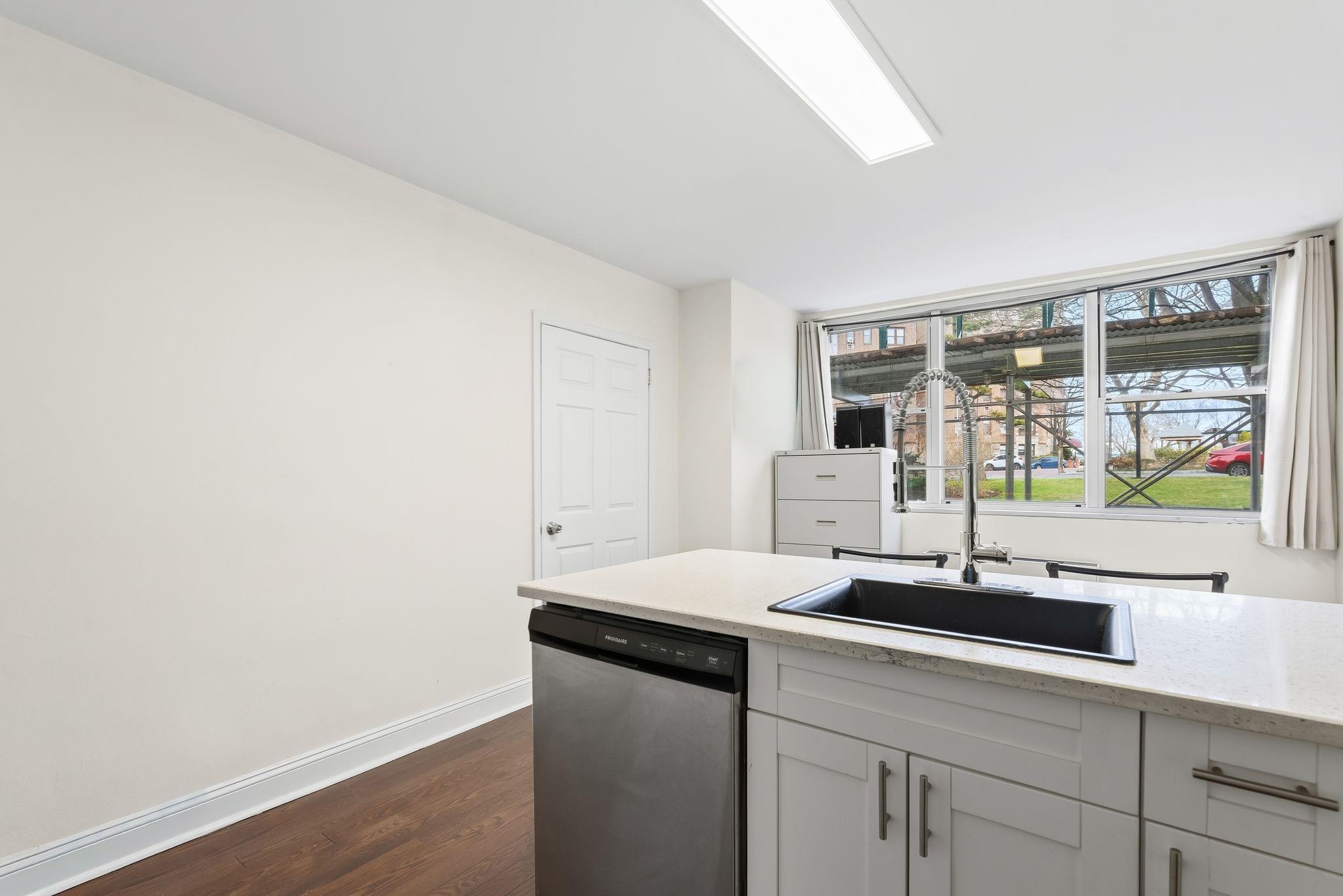 6040 BLVD EAST - Photo 4