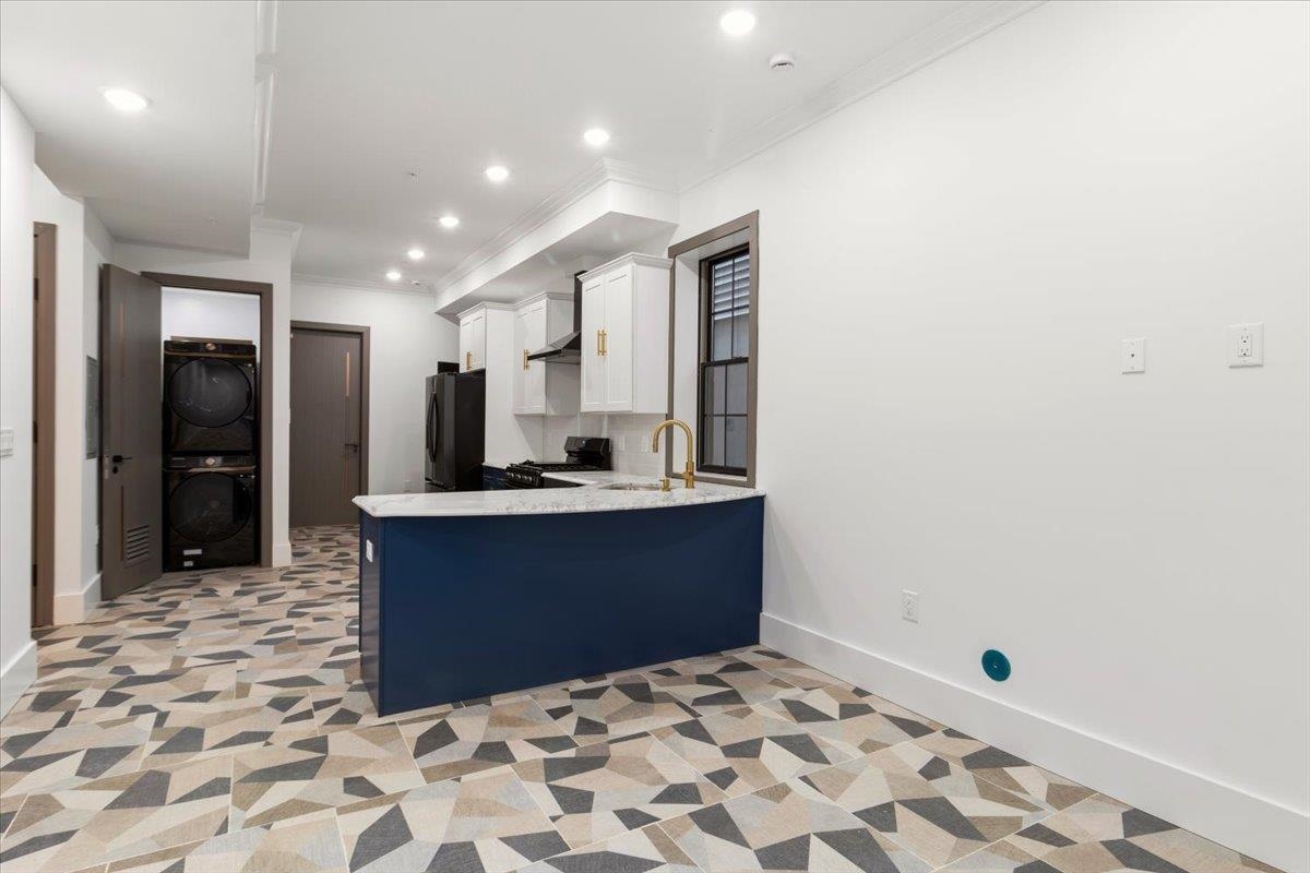 24 ROMAINE AVE #A1