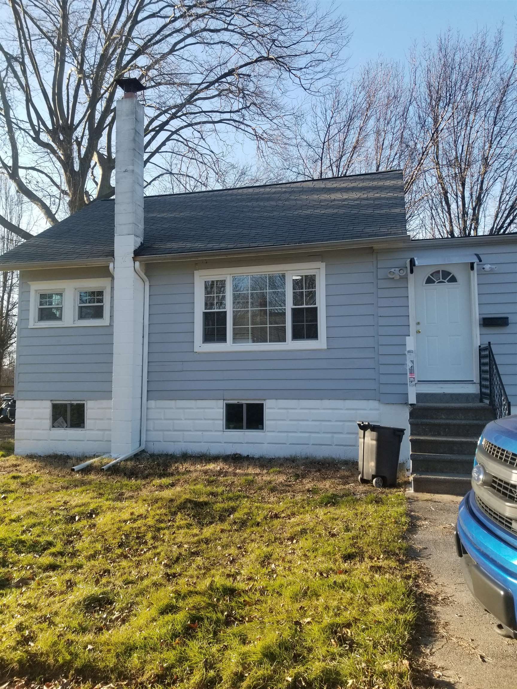 105 BROAD ST - Photo 1