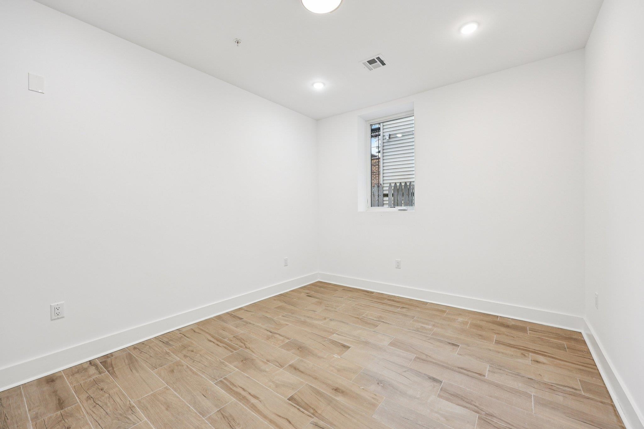 1003 SUMMIT AVE #1