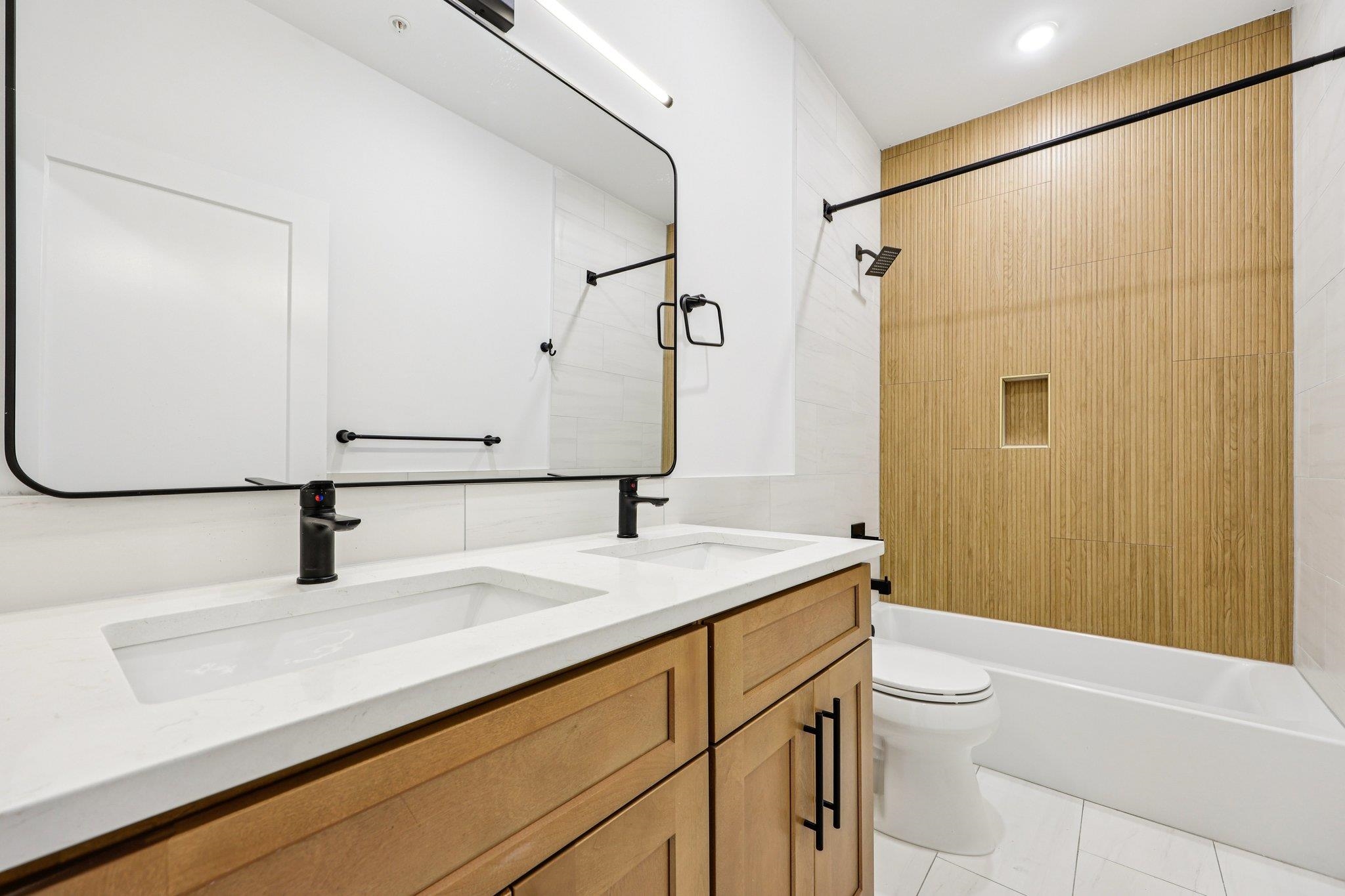 1003 SUMMIT AVE #1