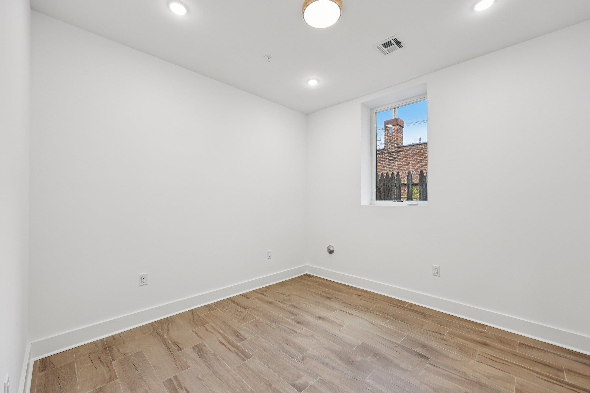 1003 SUMMIT AVE #1