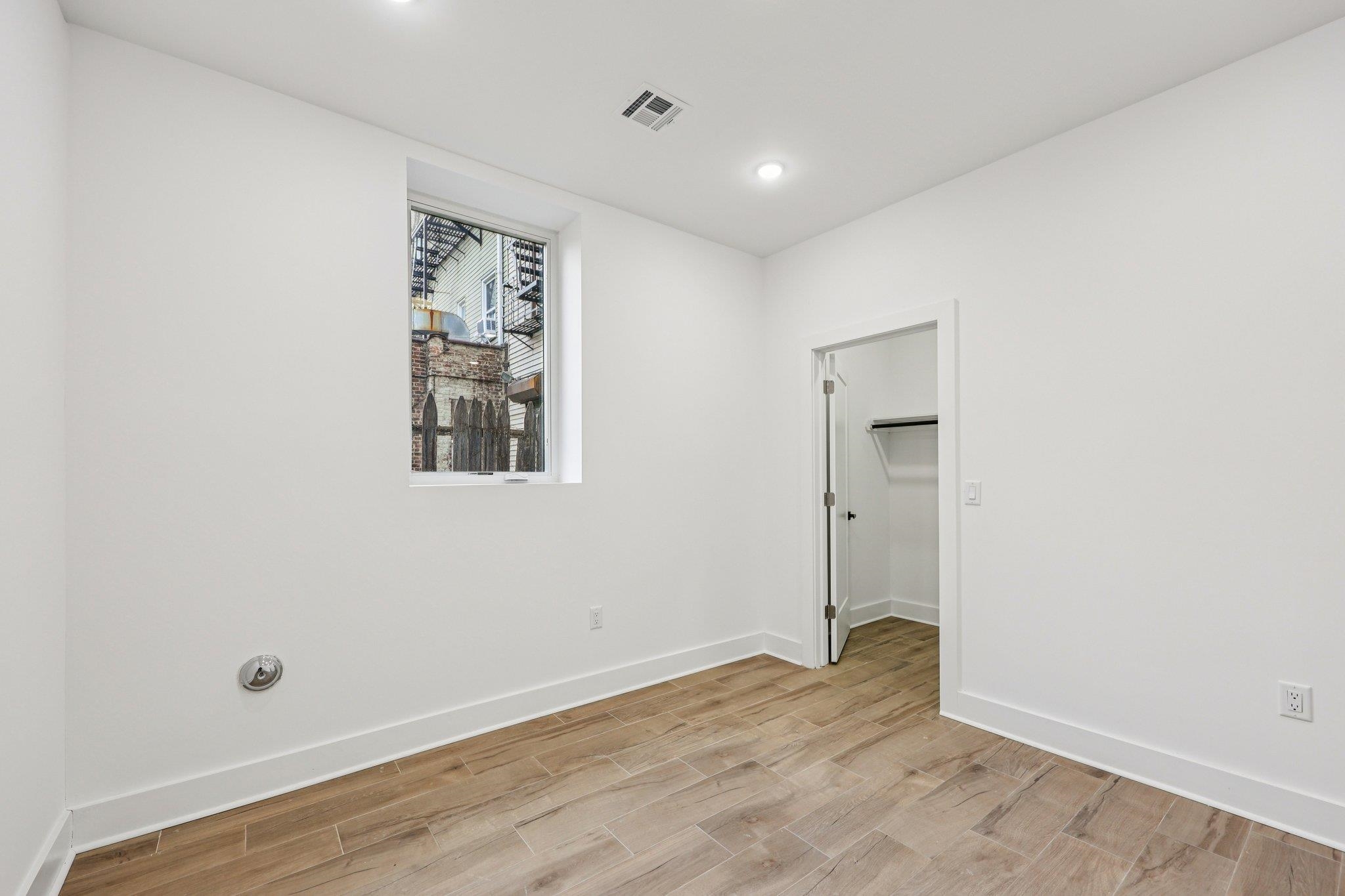 1003 SUMMIT AVE #1