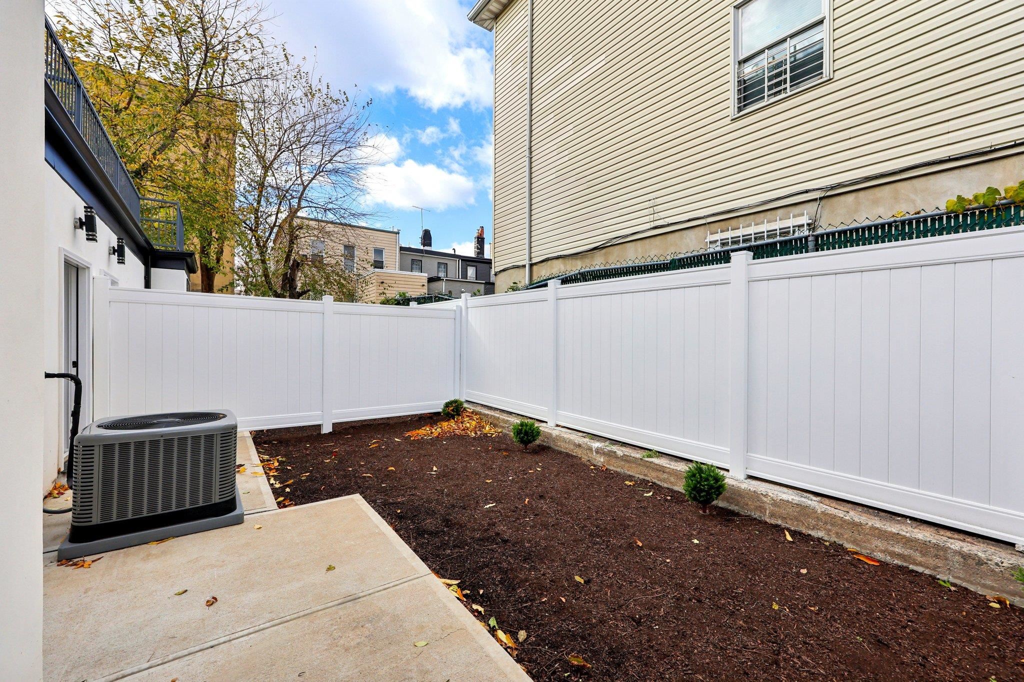 1003 SUMMIT AVE #1