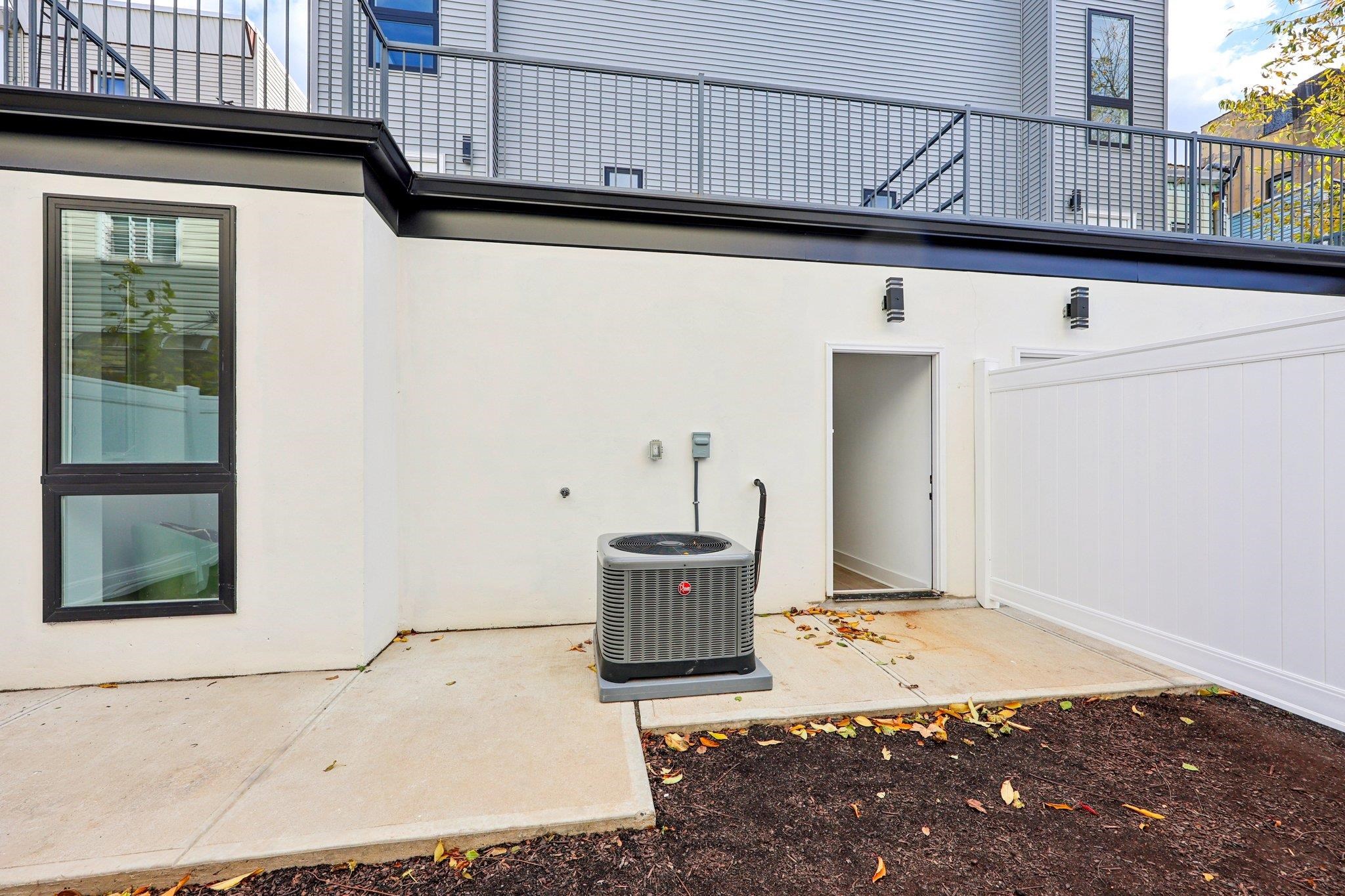 1003 SUMMIT AVE #1