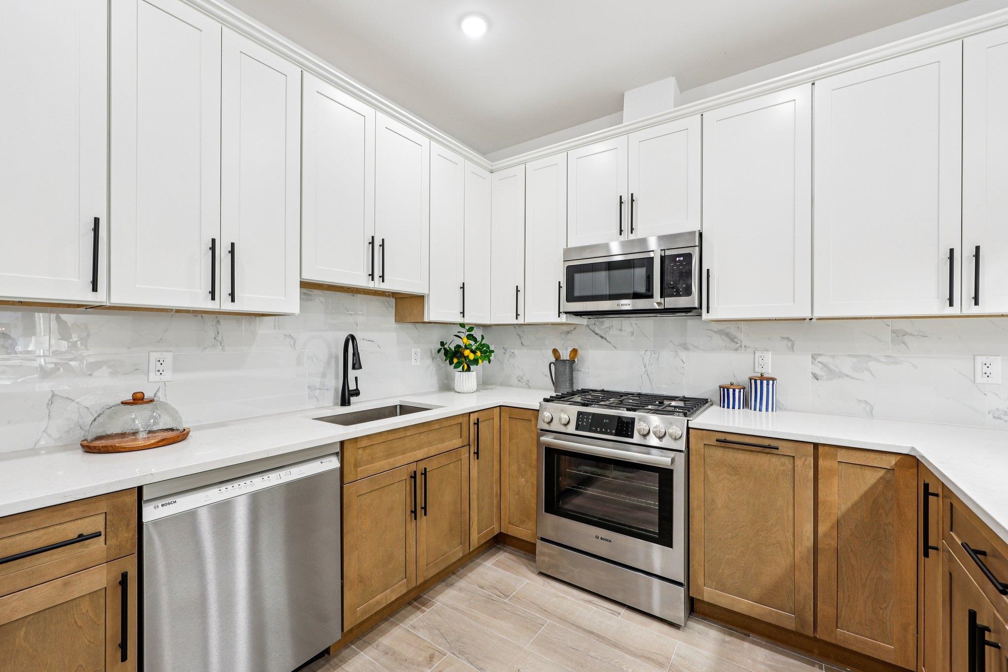1003 SUMMIT AVE #1