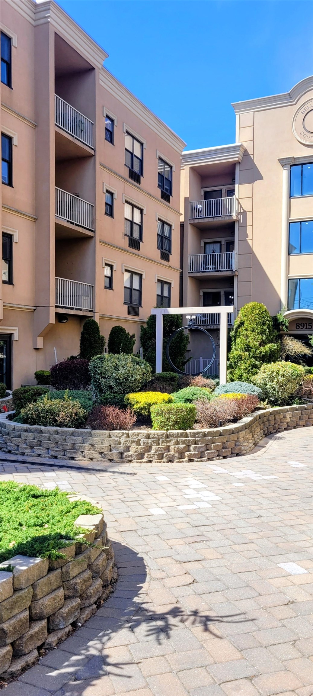 8915 BERGENWOOD AVE #4