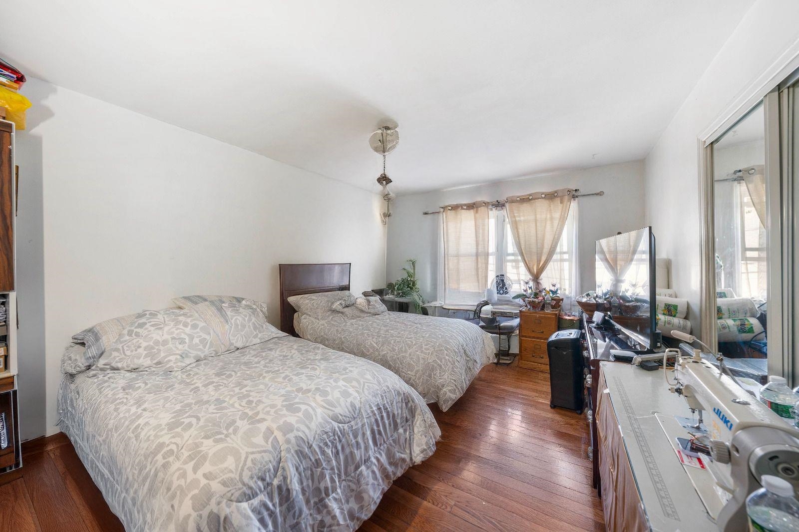 133 33RD ST - Photo 2