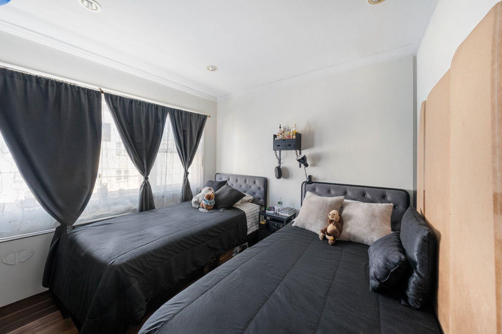 133 33RD ST - Photo 3