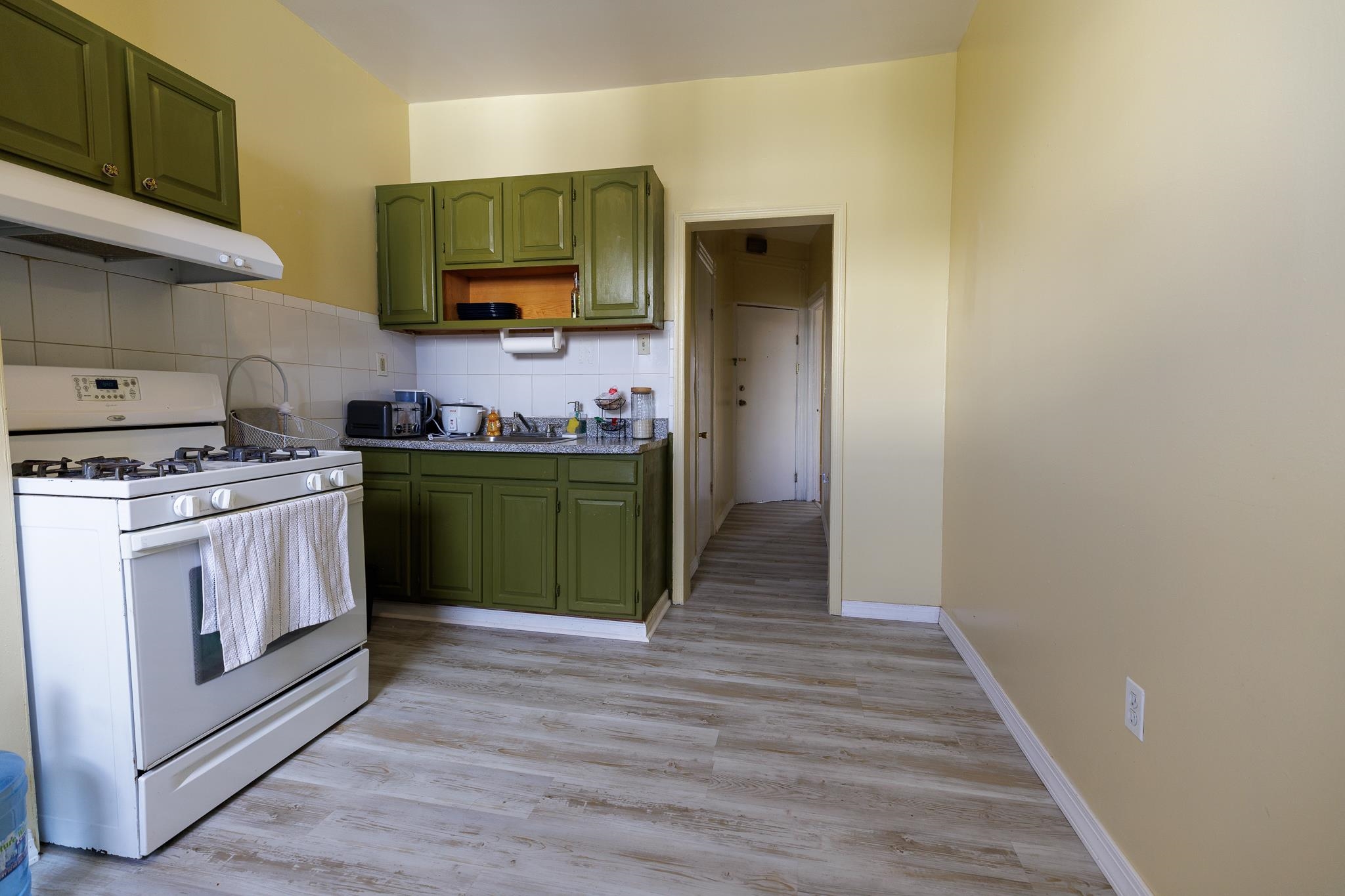 212 MAPLE ST - Photo 4