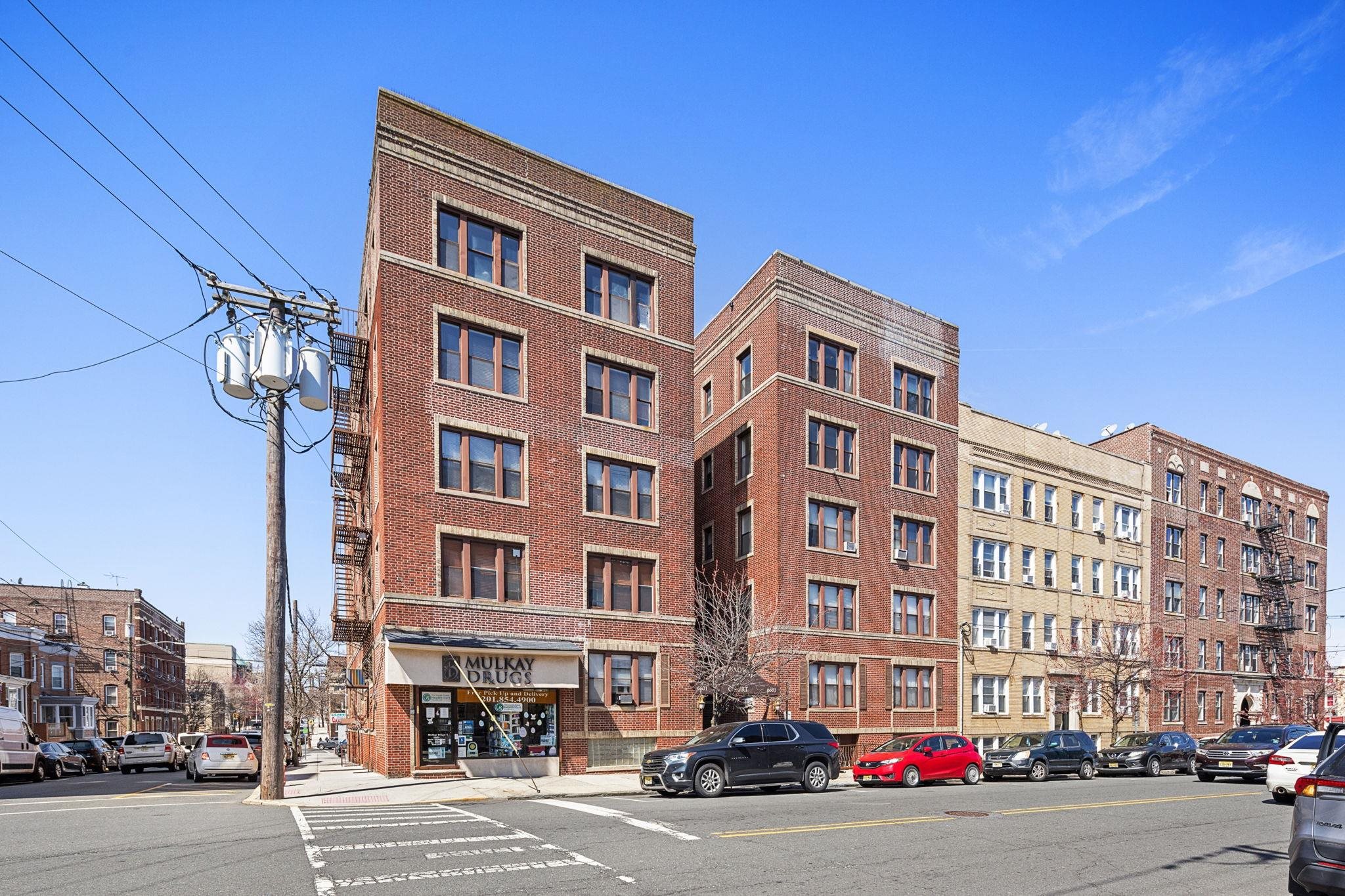 6601 BROADWAY - Photo 2