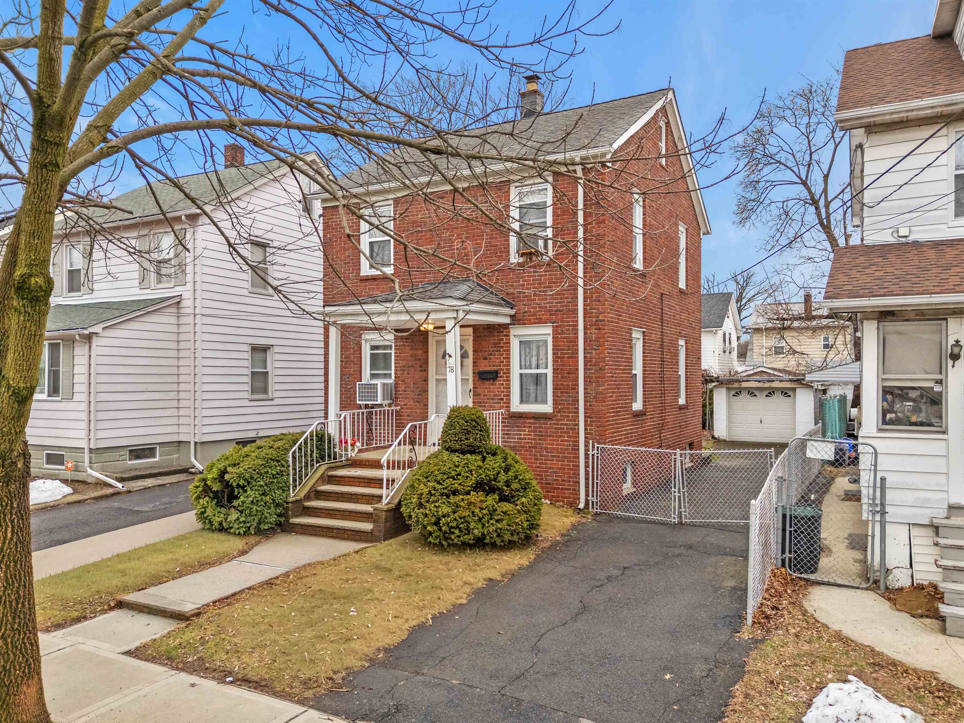 78 FLOYD AVE
