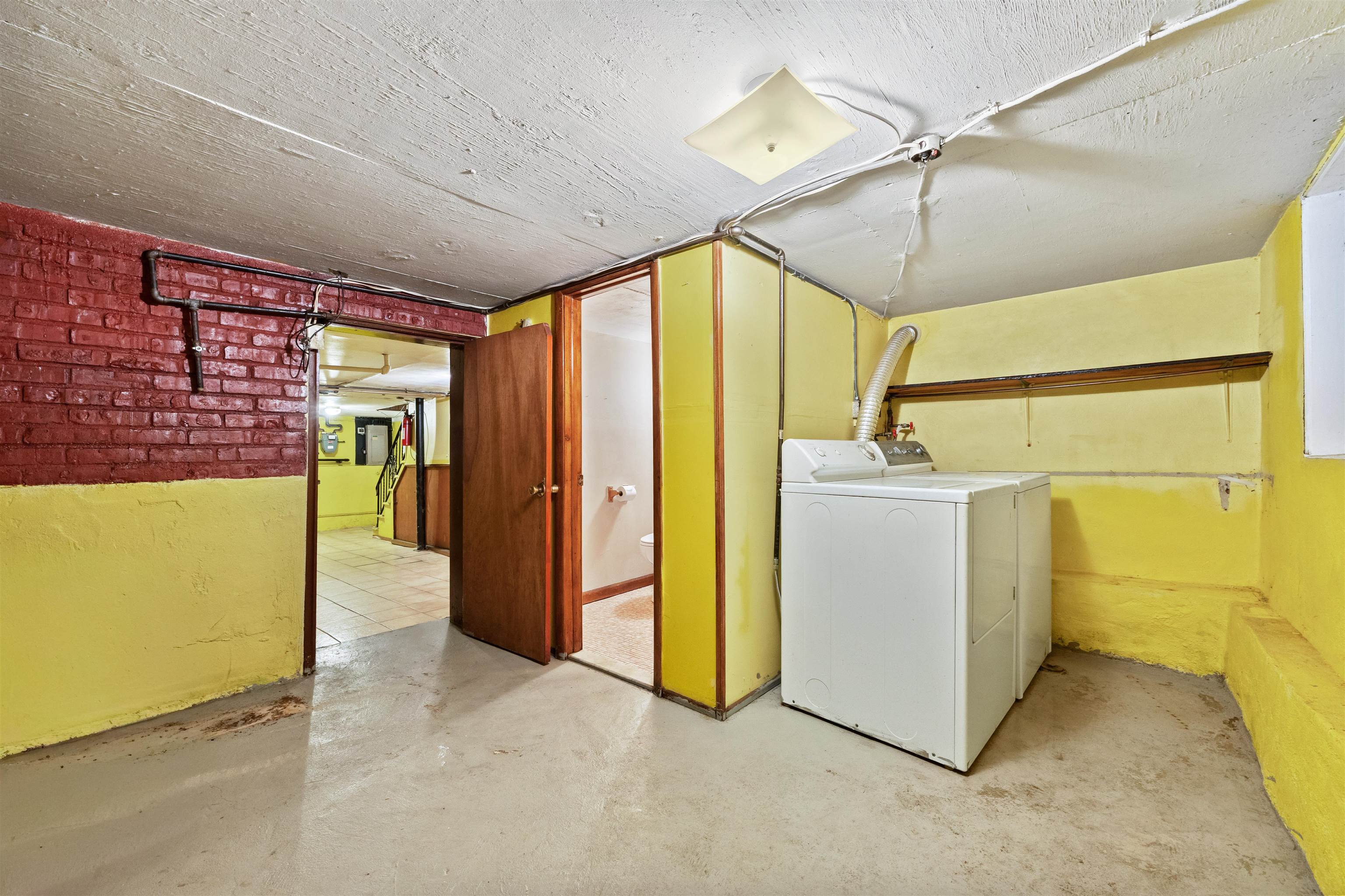 78 FLOYD AVE