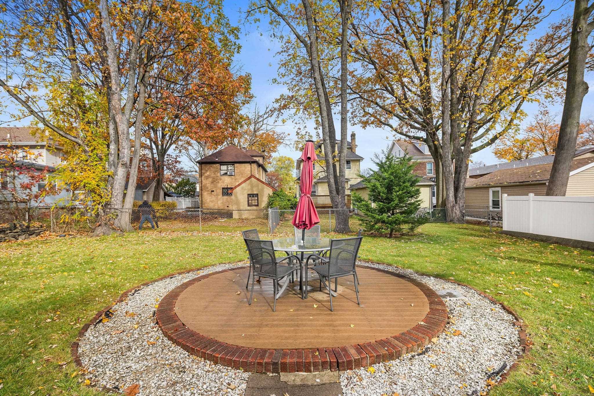 97 RIVERVIEW DR