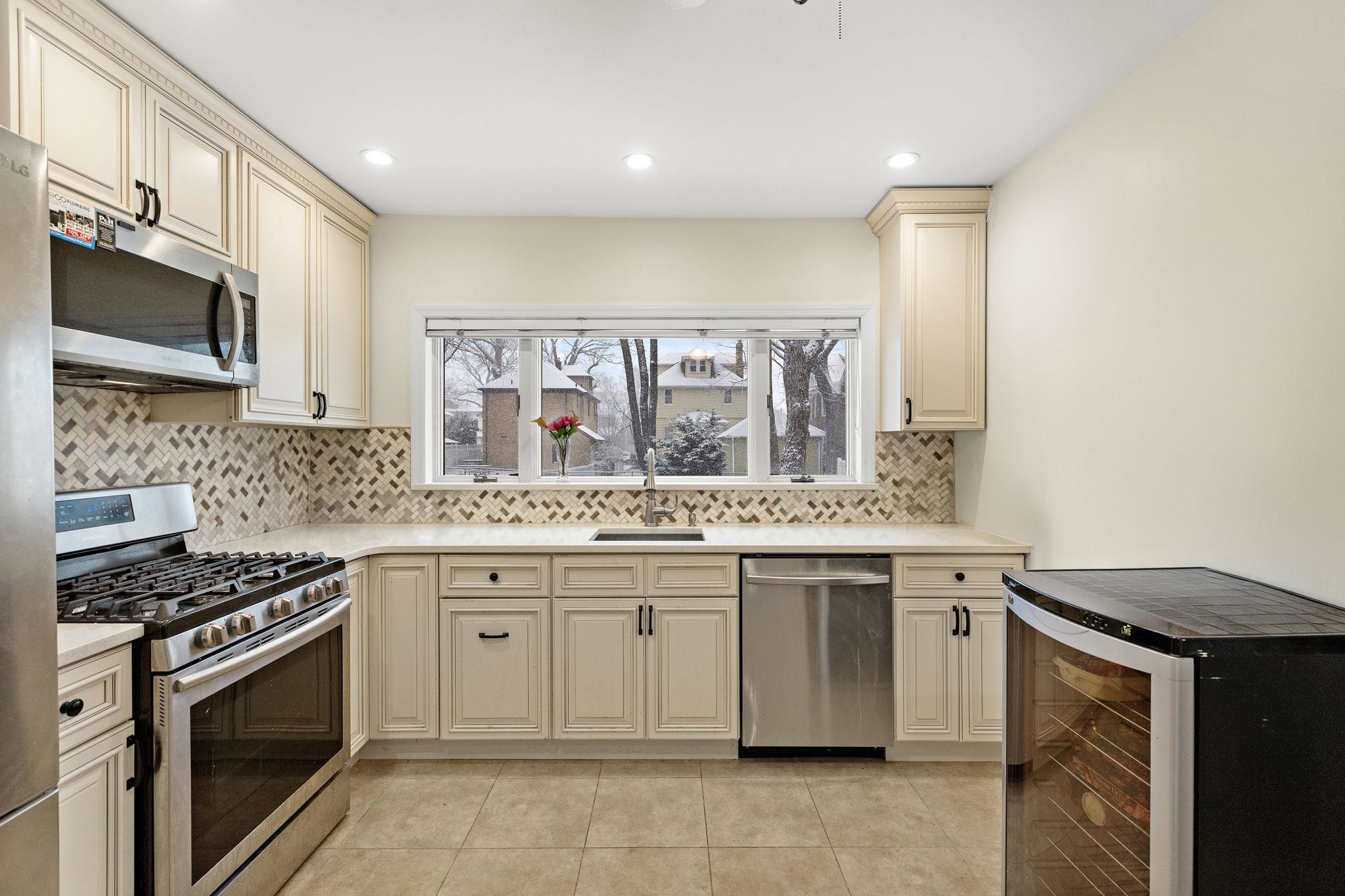 97 RIVERVIEW DR