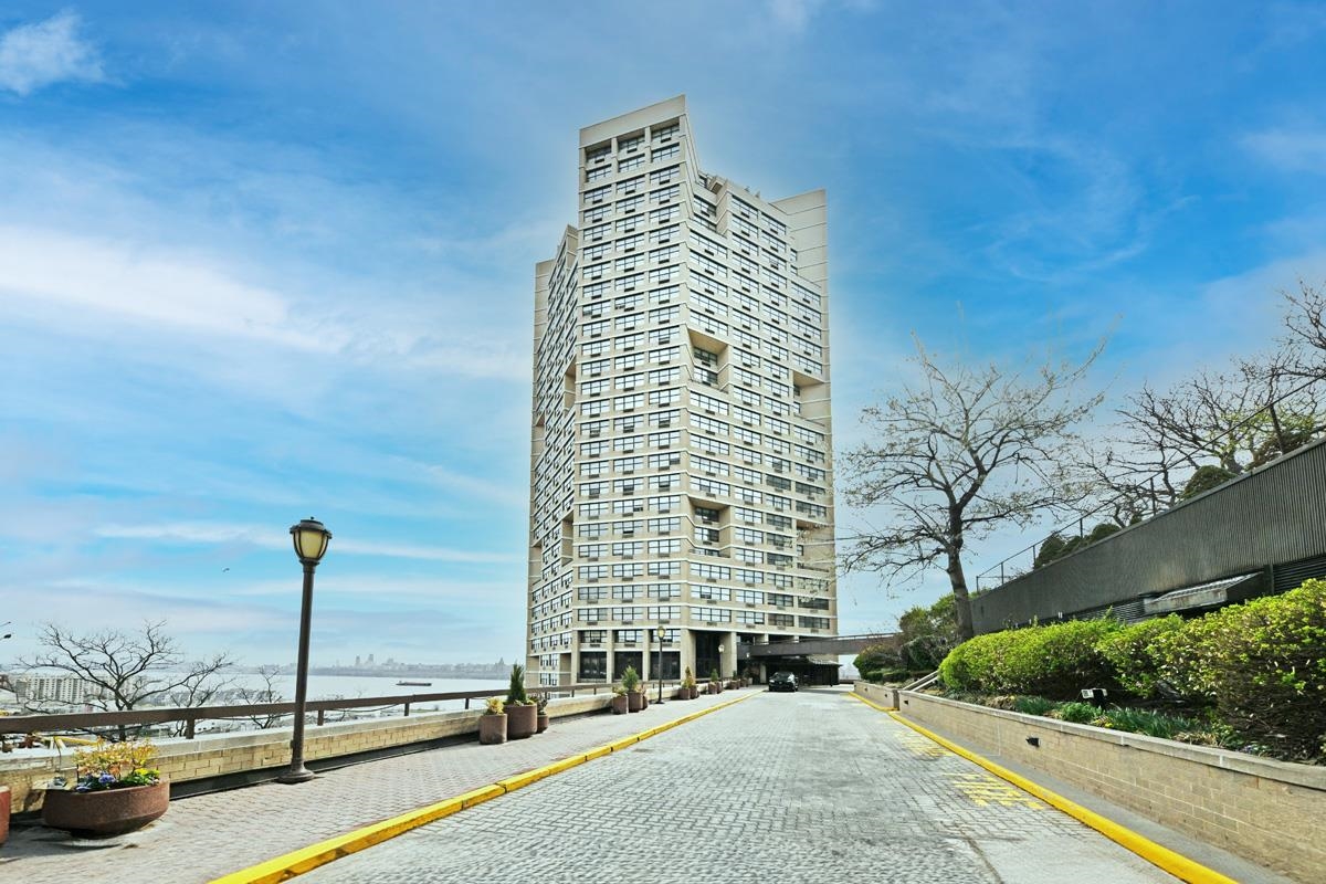 7004 BLVD EAST - Photo 1